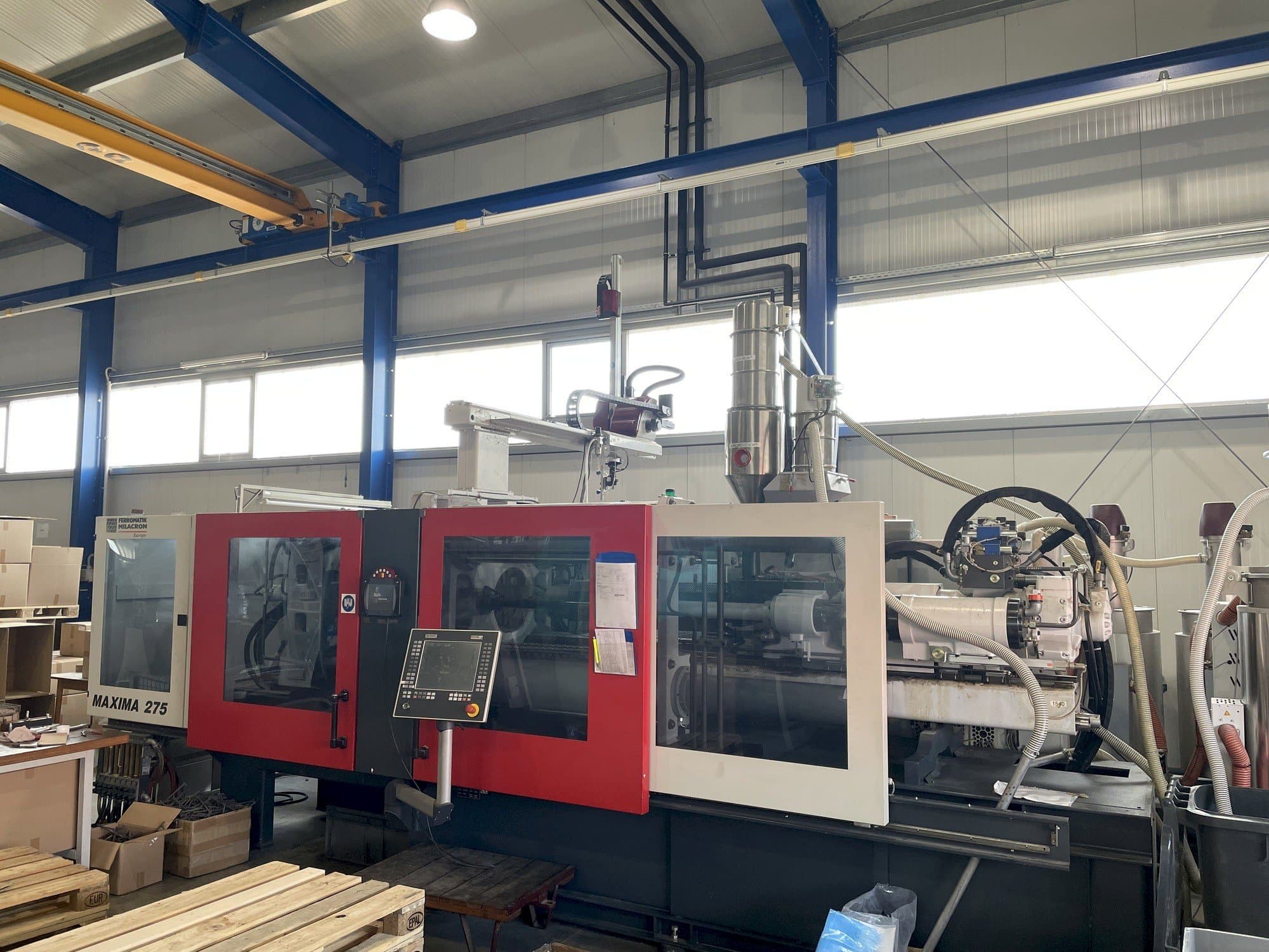 Vooraanzicht  van FERROMATIK MILACRON Maxima 275  machine