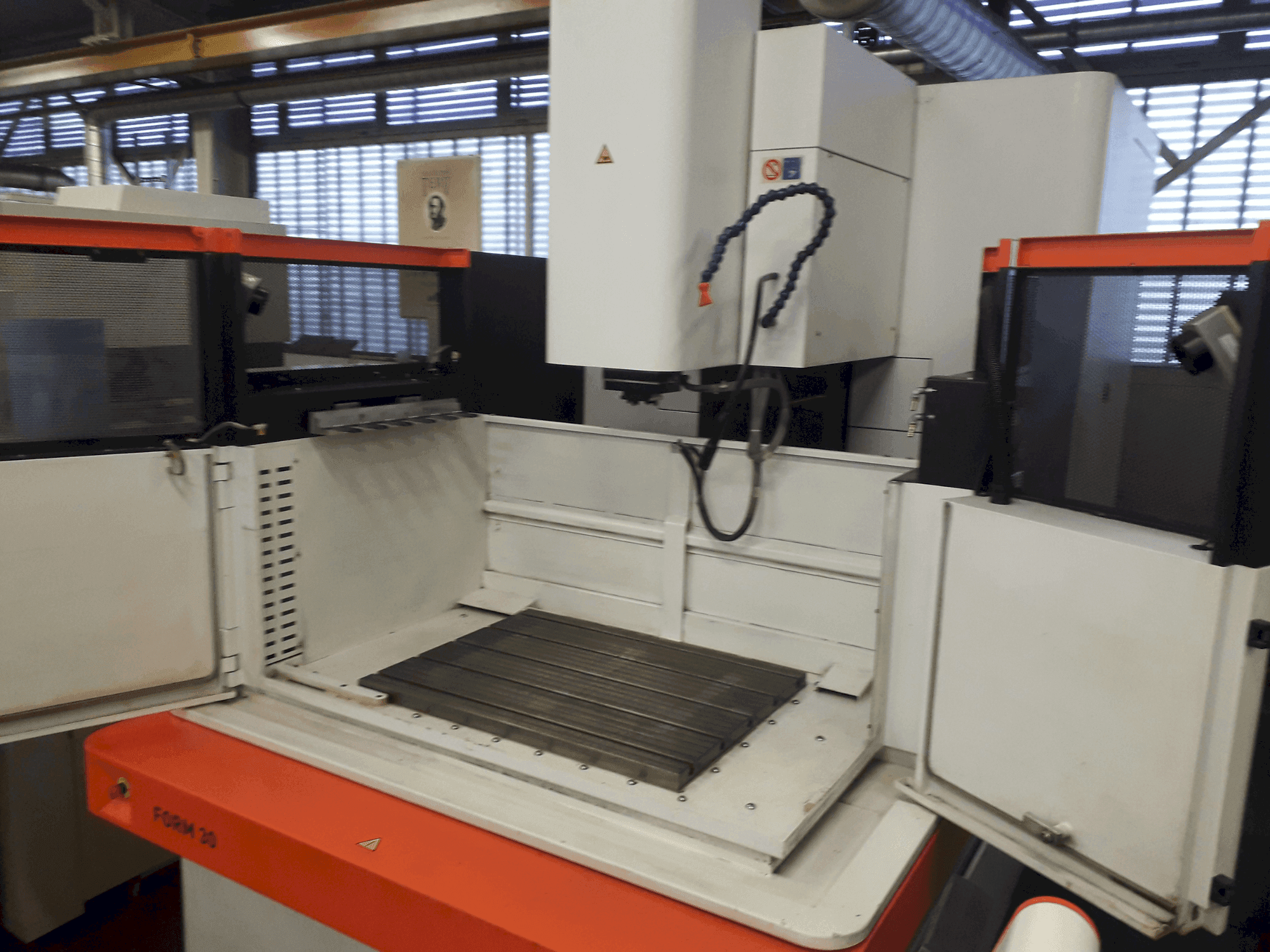 Vooraanzicht  van AgieCharmilles FORM 30  machine