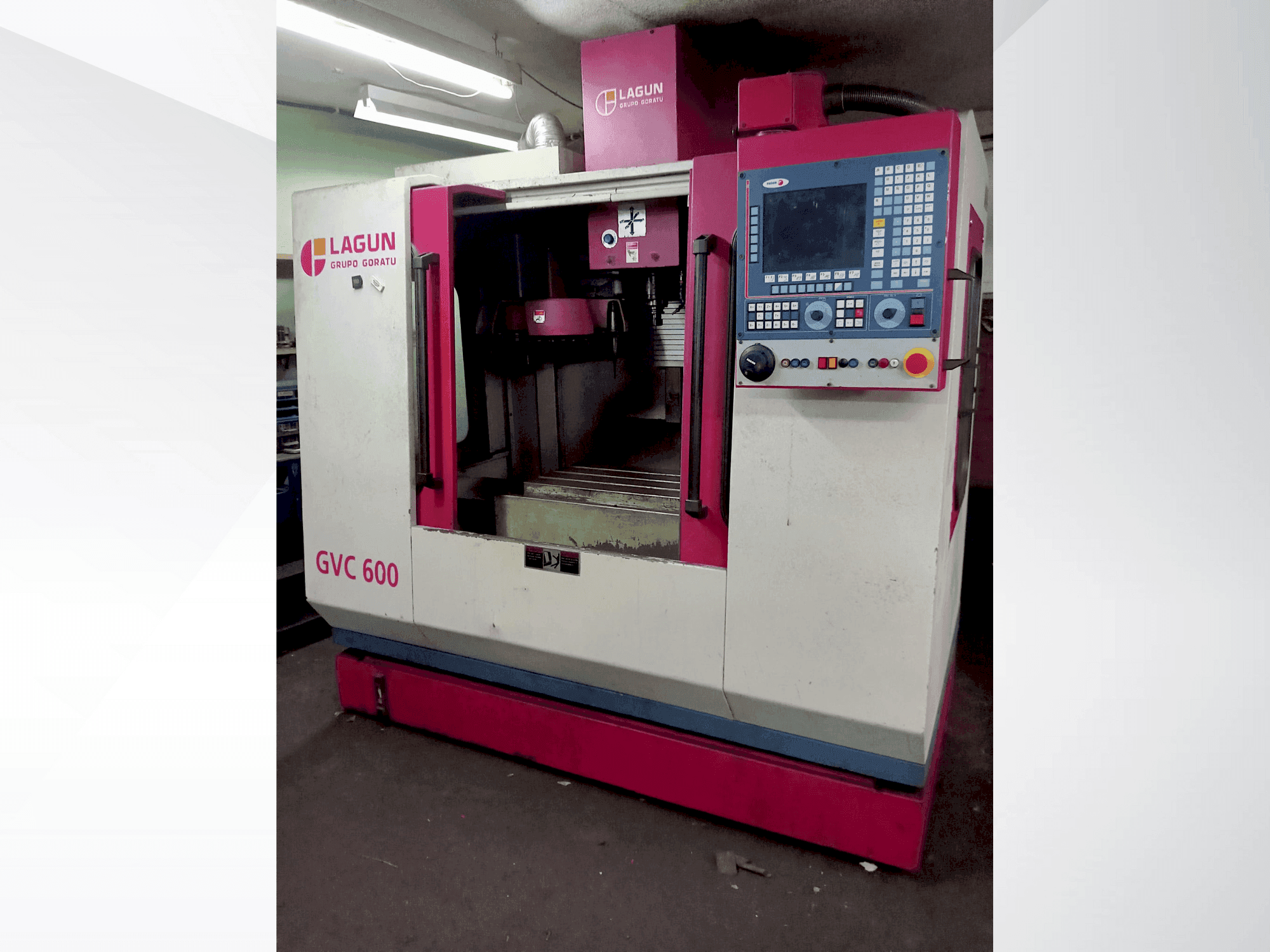 Vooraanzicht  van LAGUN GVC 600  machine