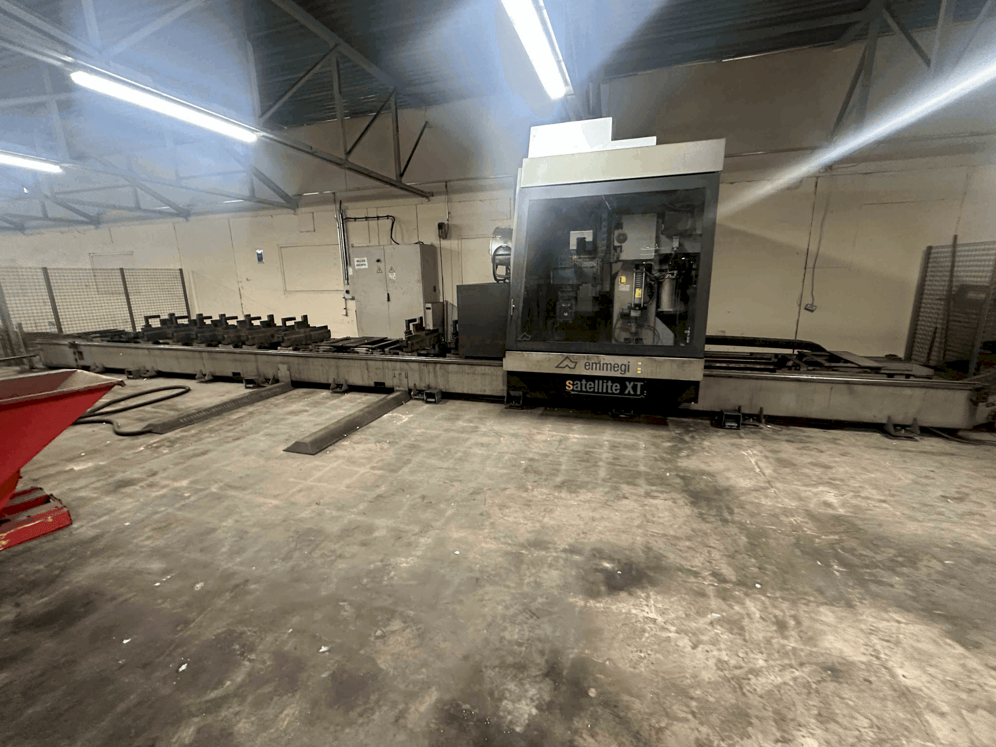 Vooraanzicht  van Emmegi Satellite XT10500  machine