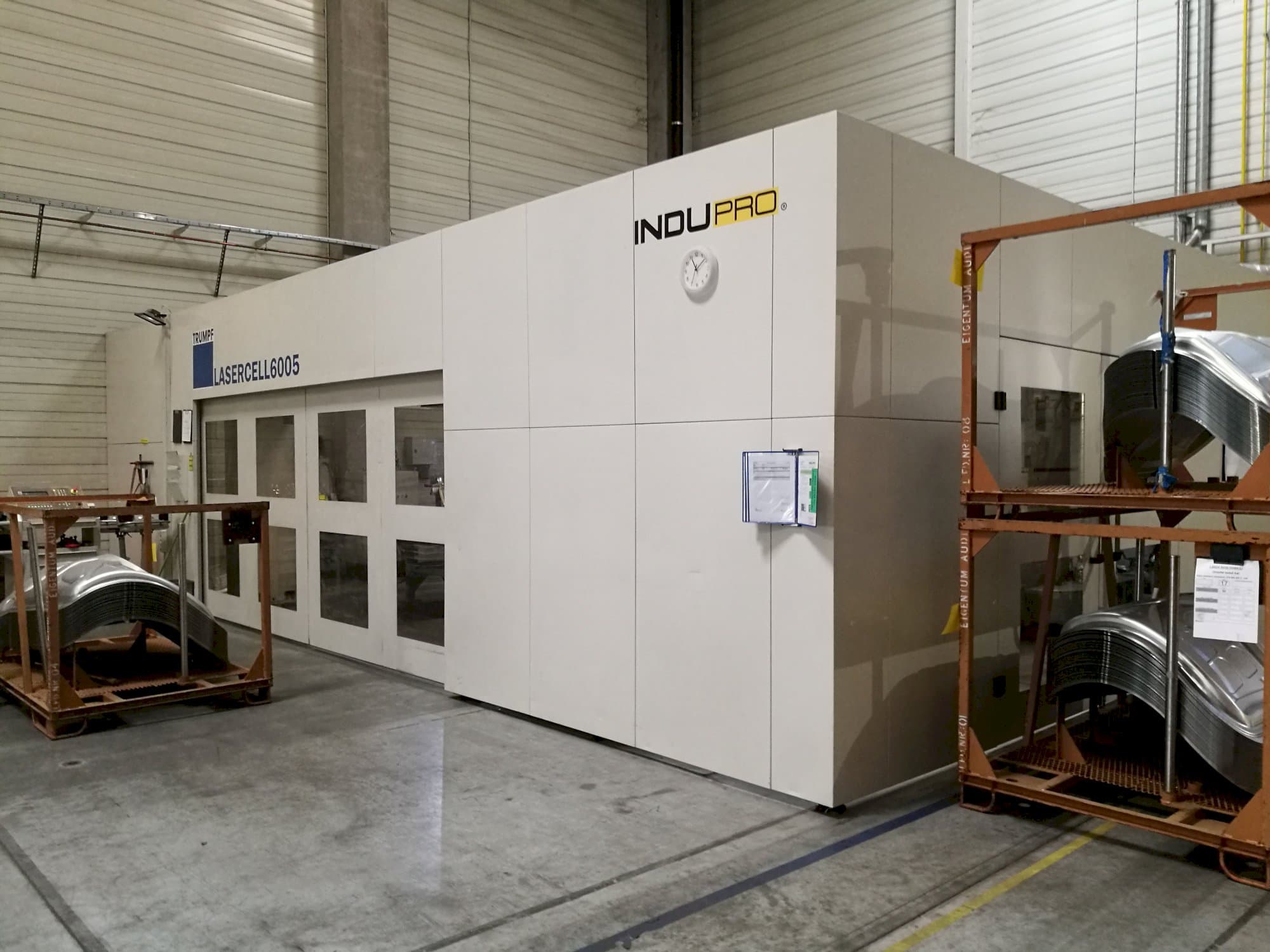 Recht aanzicht  van Trumpf Lasercell 6005 machine