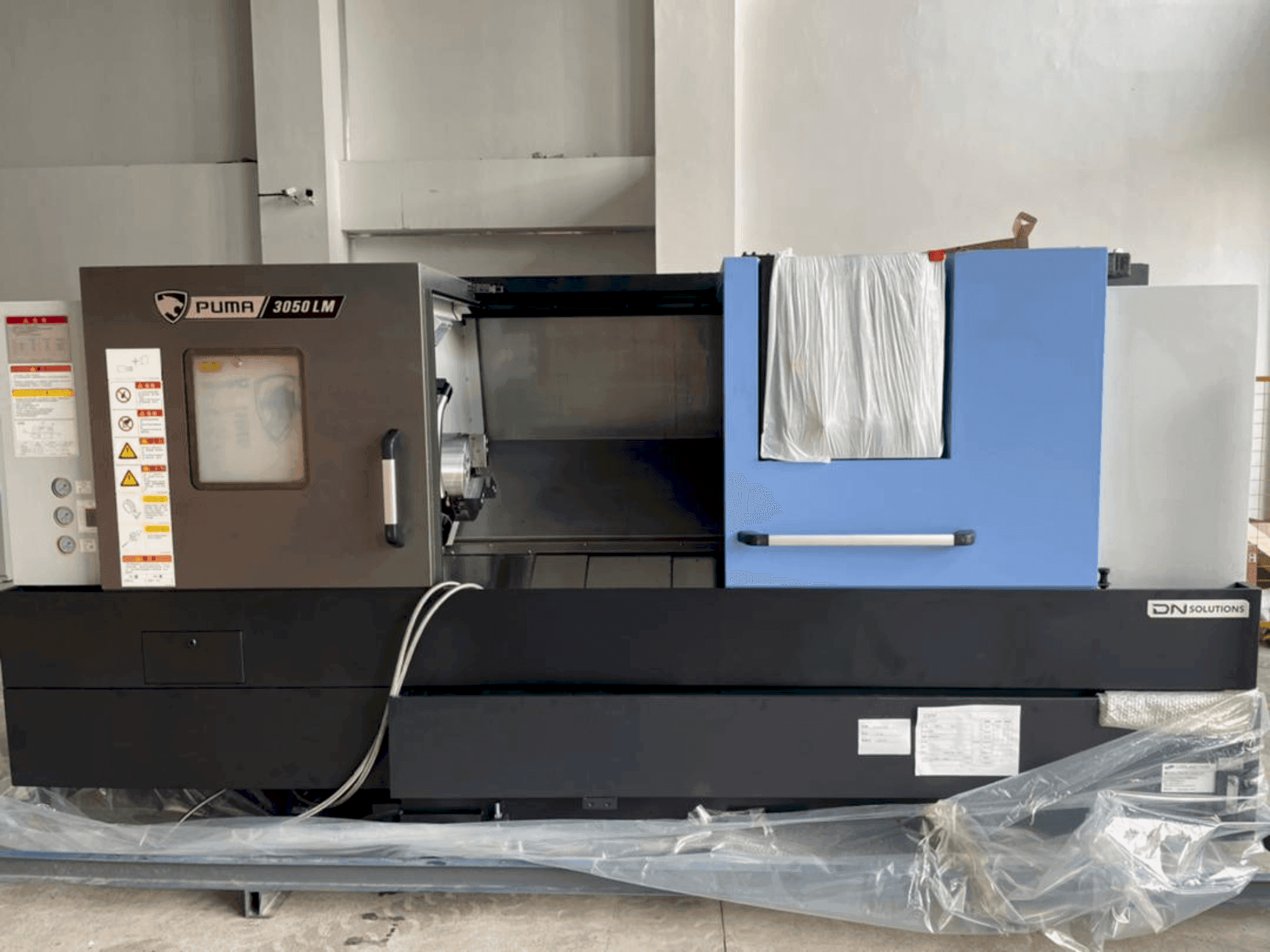 Vooraanzicht  van DOOSAN PUMA 3050 LM  machine