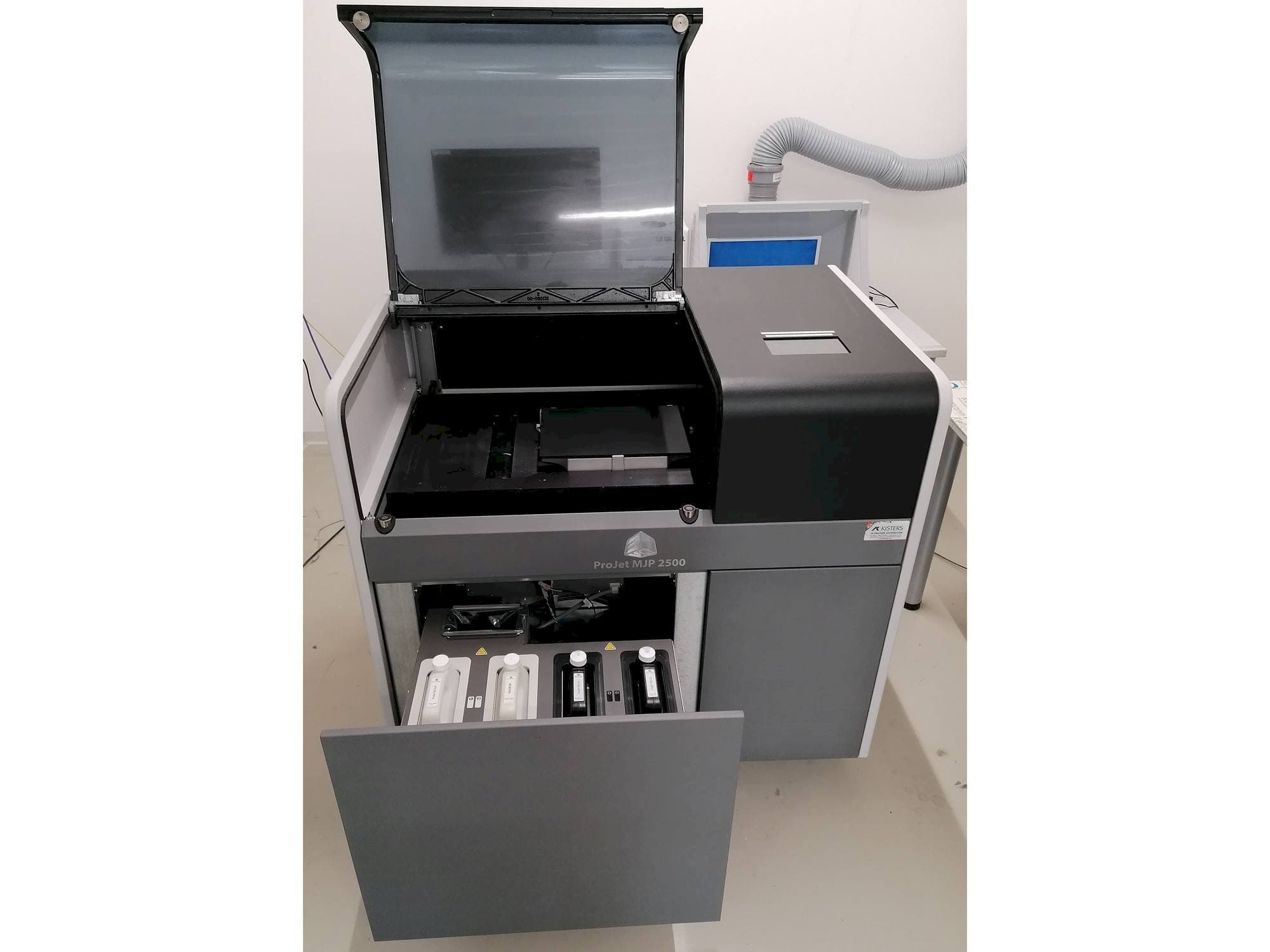 Vooraanzicht  van 3DSYSTEMS ProJet MJP 2500Plus  machine