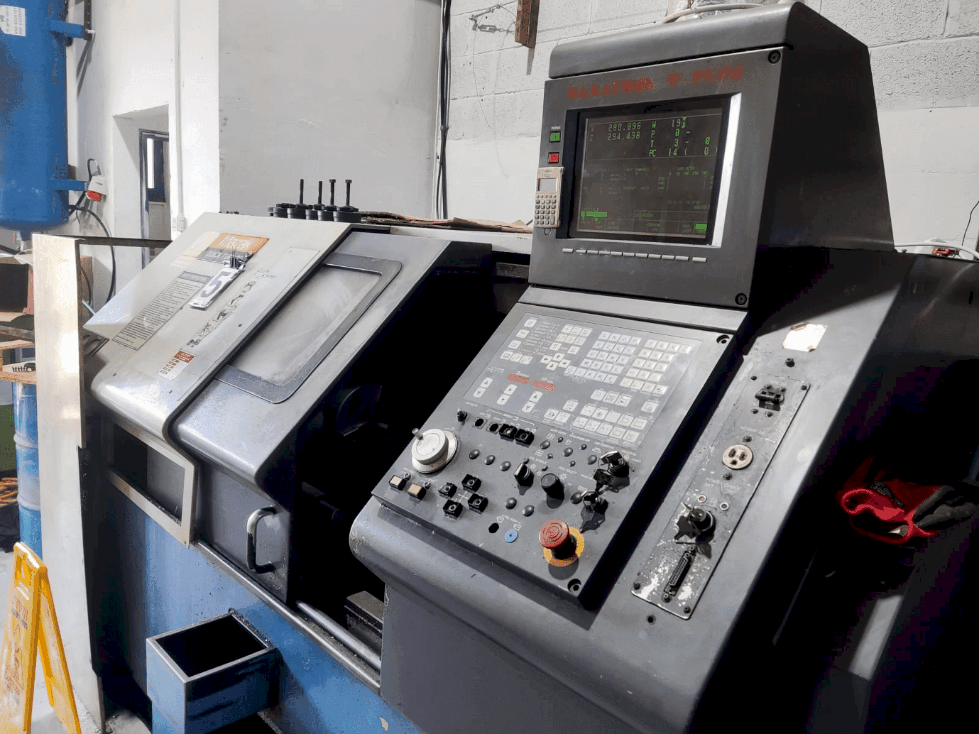 Vooraanzicht  van Mazak Quick Turn 20 (1996)  machine