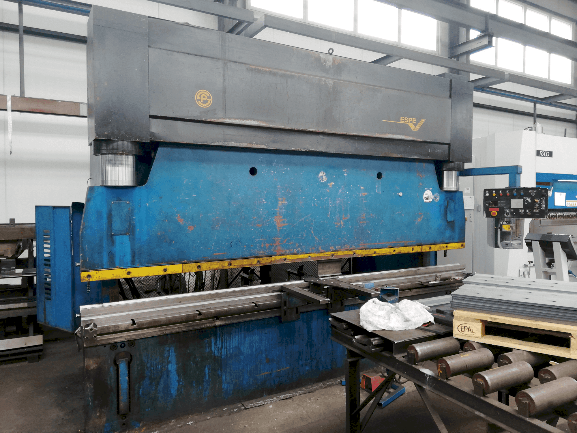 Vooraanzicht  van ESPE CTO 250/4000N  machine