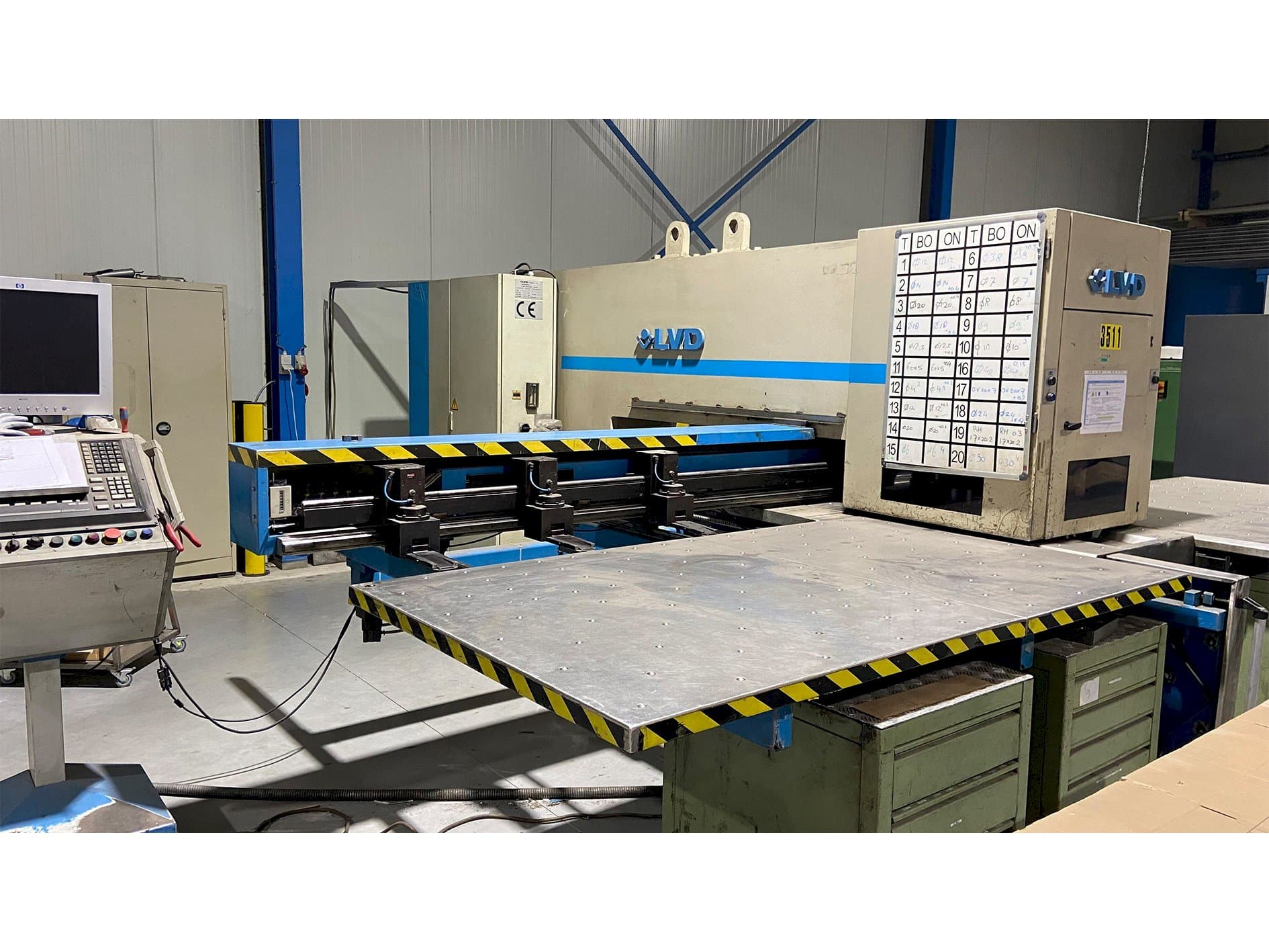 Vooraanzicht  van LVD Delta 1250-LB-TN  machine