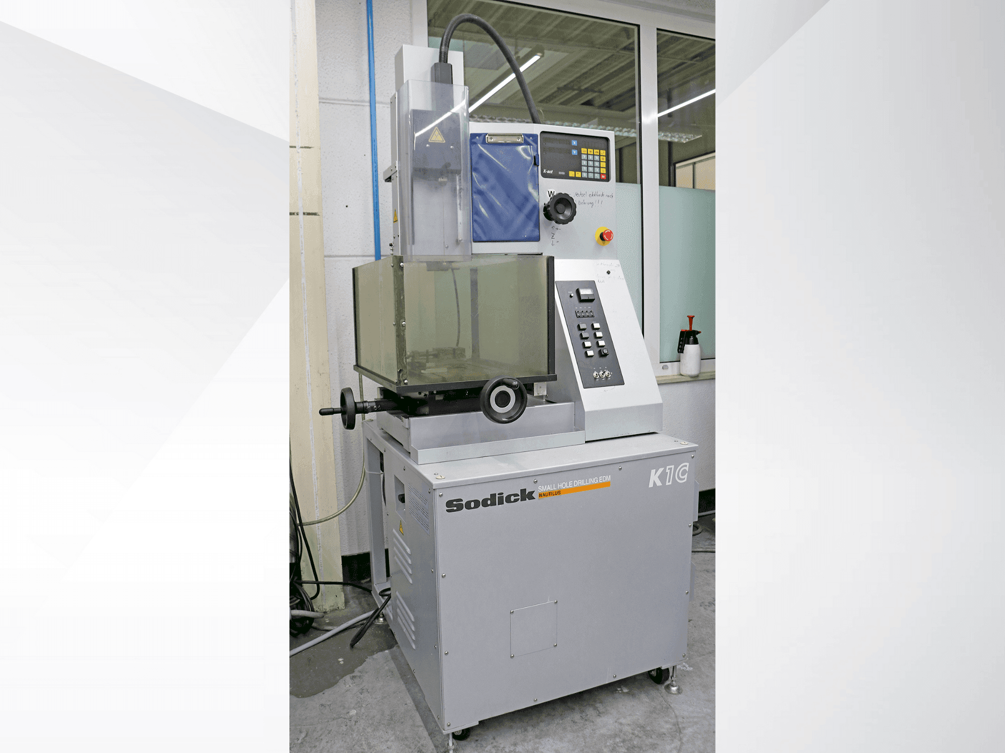 Vooraanzicht  van Sodick KIC  machine