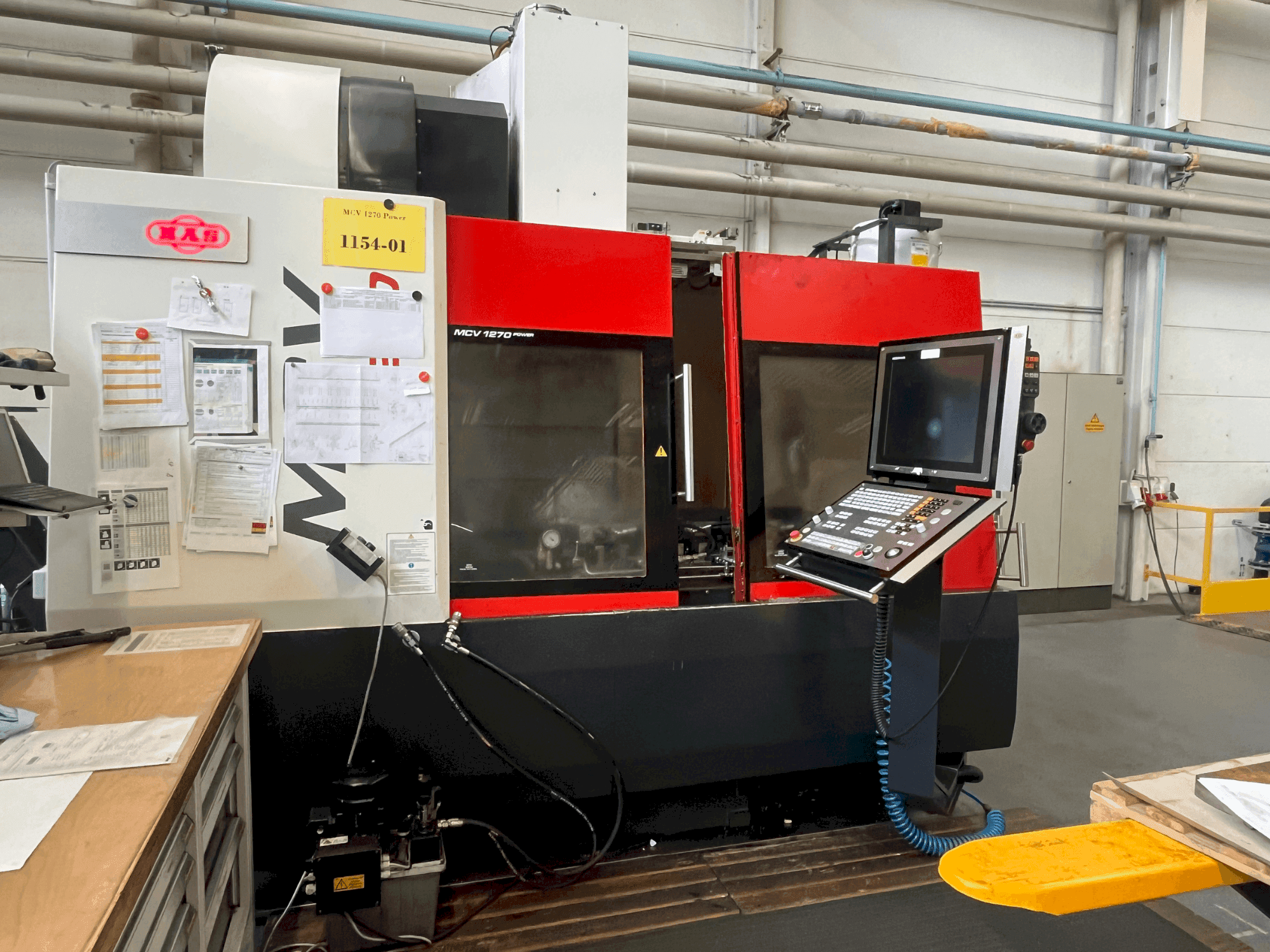 Vooraanzicht  van MAS MCV 1270 Power  machine