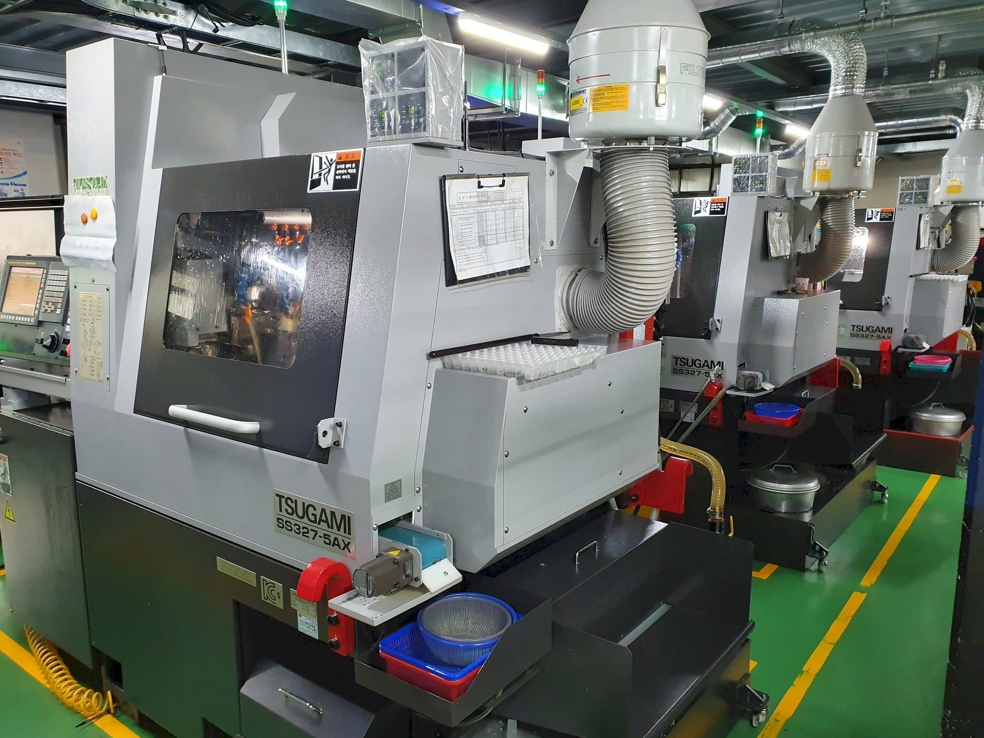 Vooraanzicht  van TSUGAMI SS327-5AX  machine