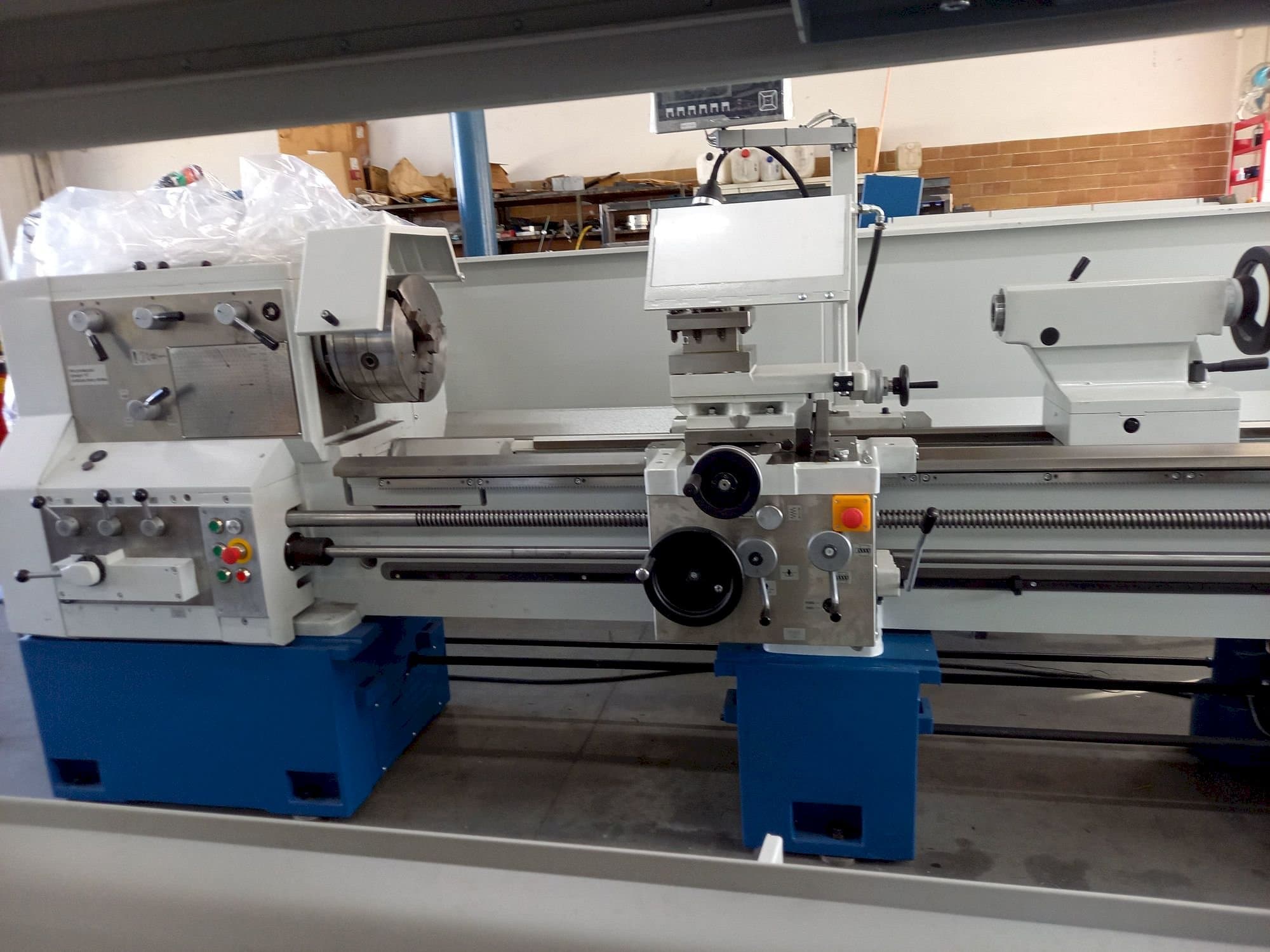 Vooraanzicht  van TUJ 50M x2000  machine