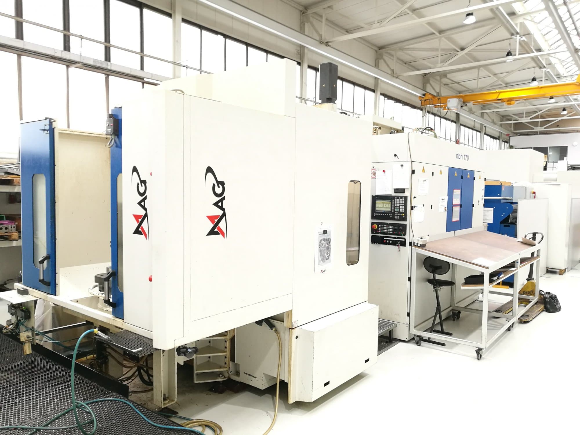 Links zicht  van Hueller Hille NBH 170 machine