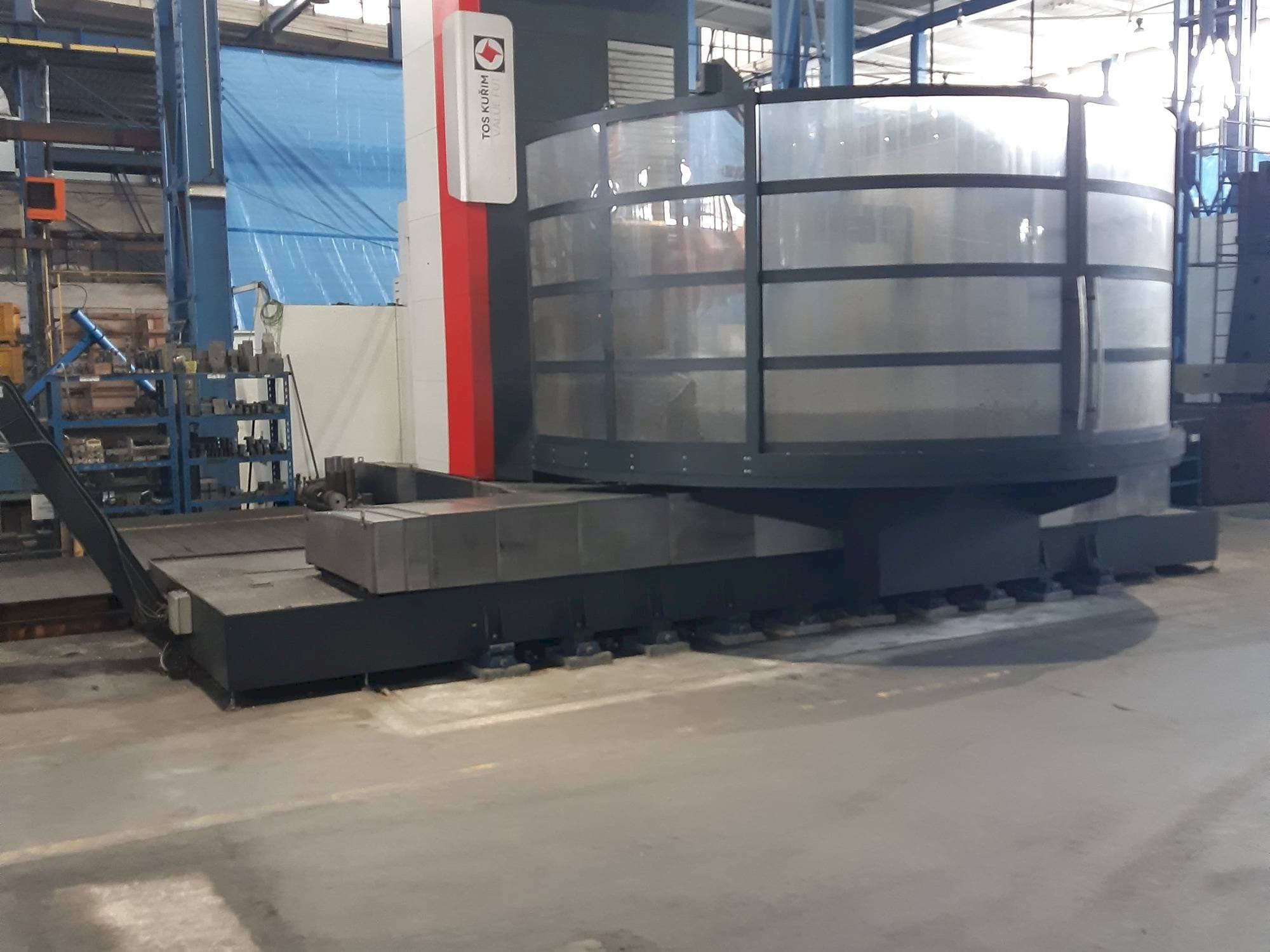 Vooraanzicht  van TOS Kurim FUT 150  machine