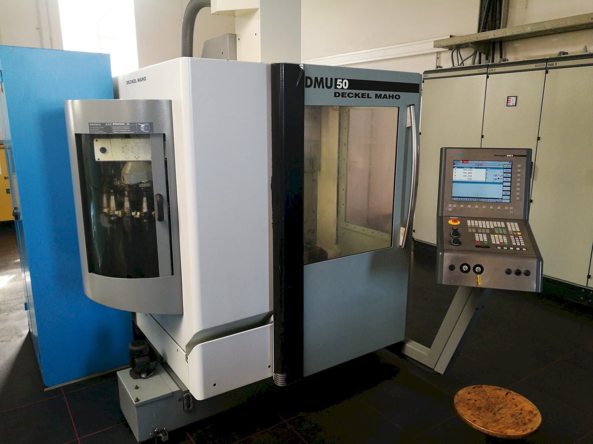 Vooraanzicht  van DECKEL MAHO DMU 50  machine