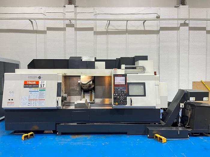 Vooraanzicht  van Mazak Integrex 200IV ST  machine