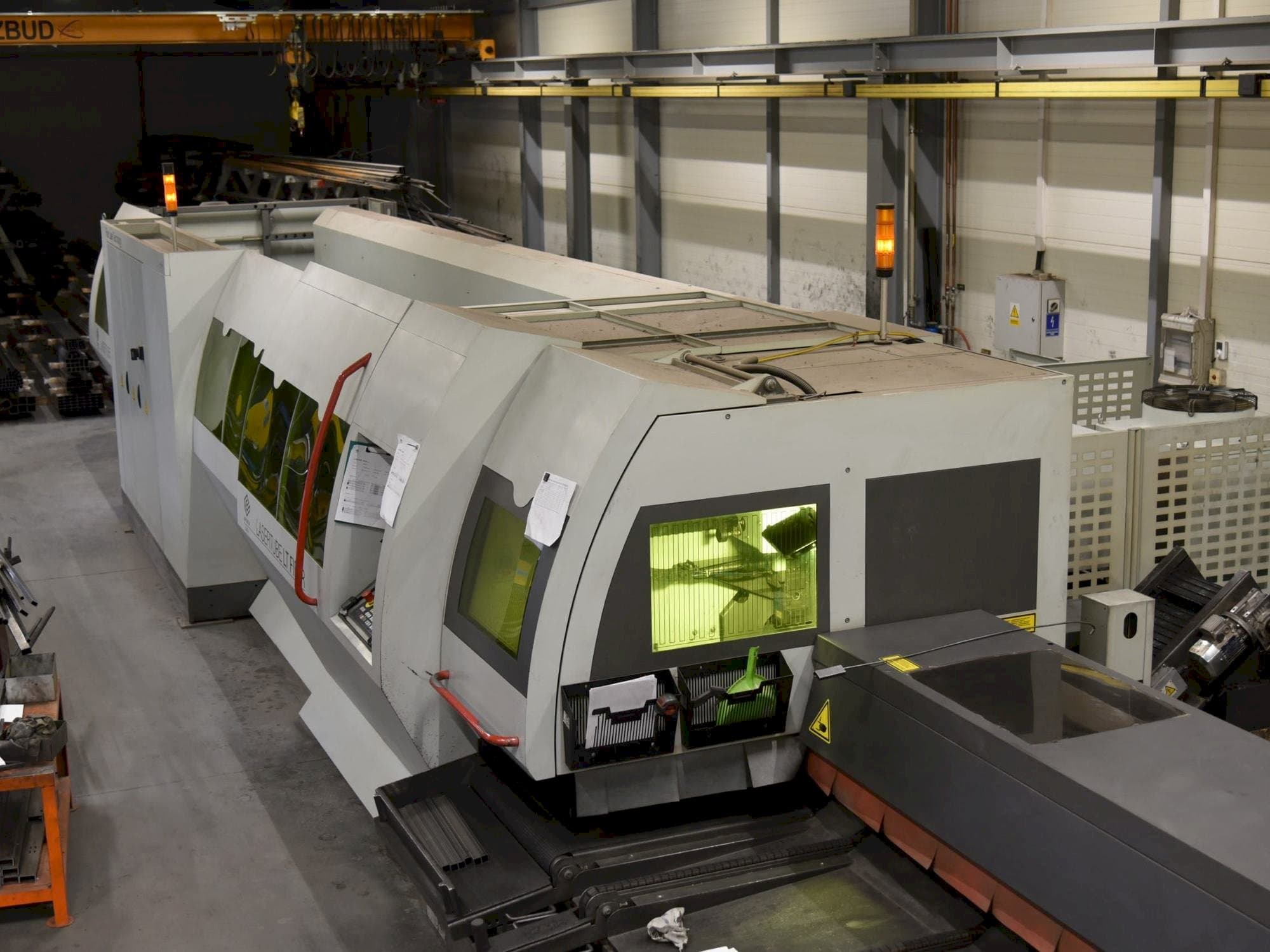 Vooraanzicht  van BLM ADIGE LaserTube LT Fiber  machine