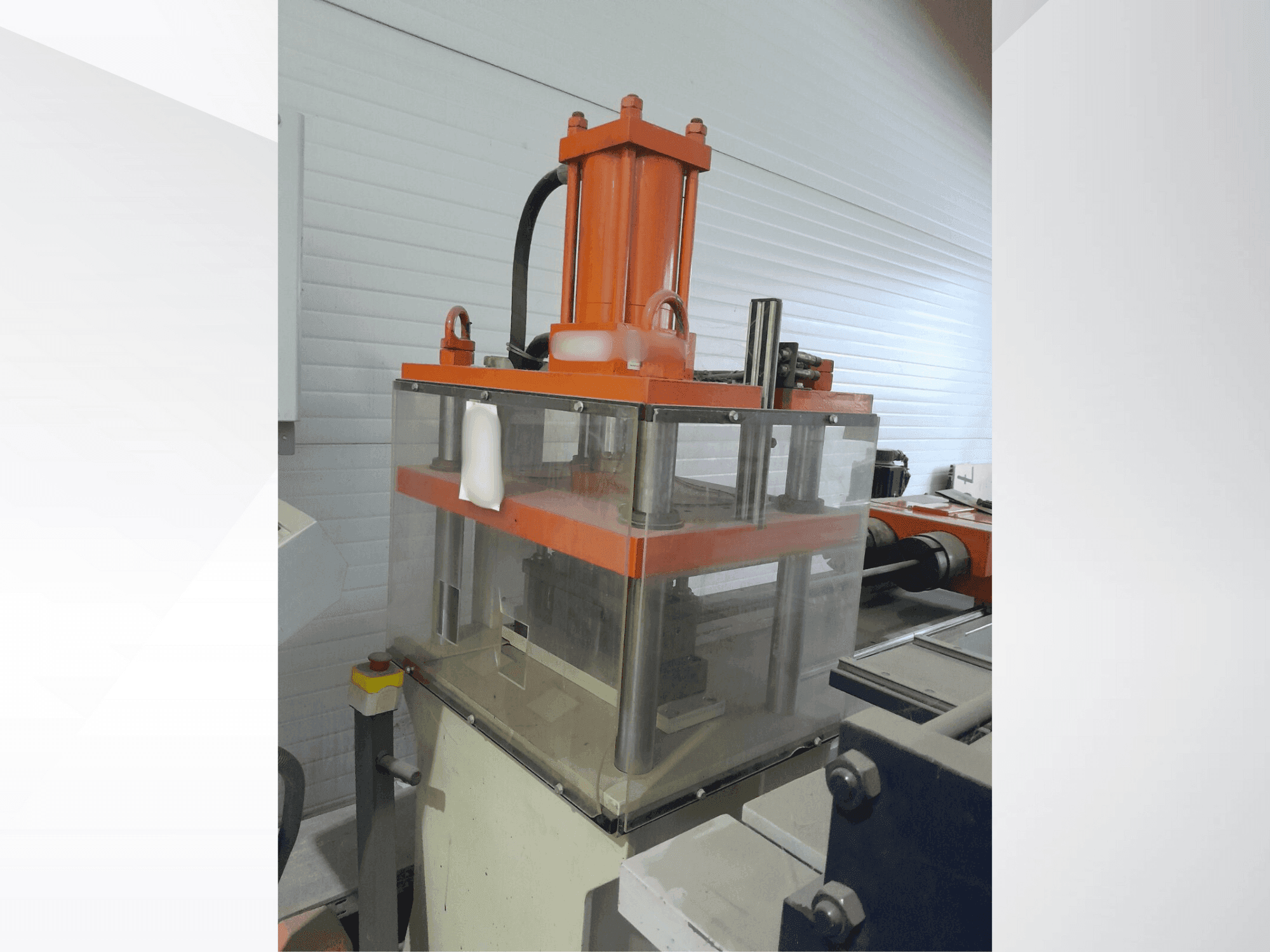 Vooraanzicht  van UZMA MAKINA PDM 30  machine