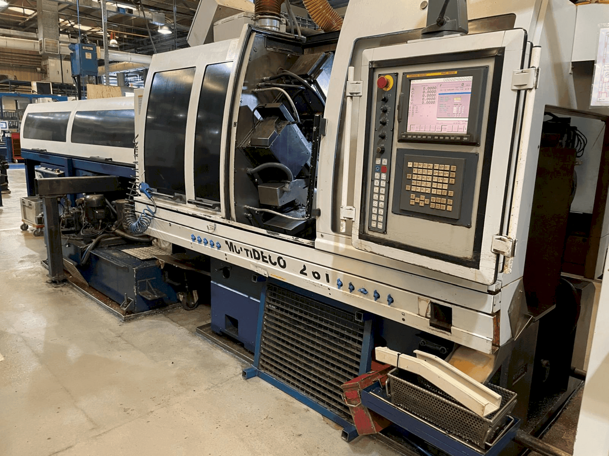 Vooraanzicht  van TORNOS MultiDeco 32-6i  machine