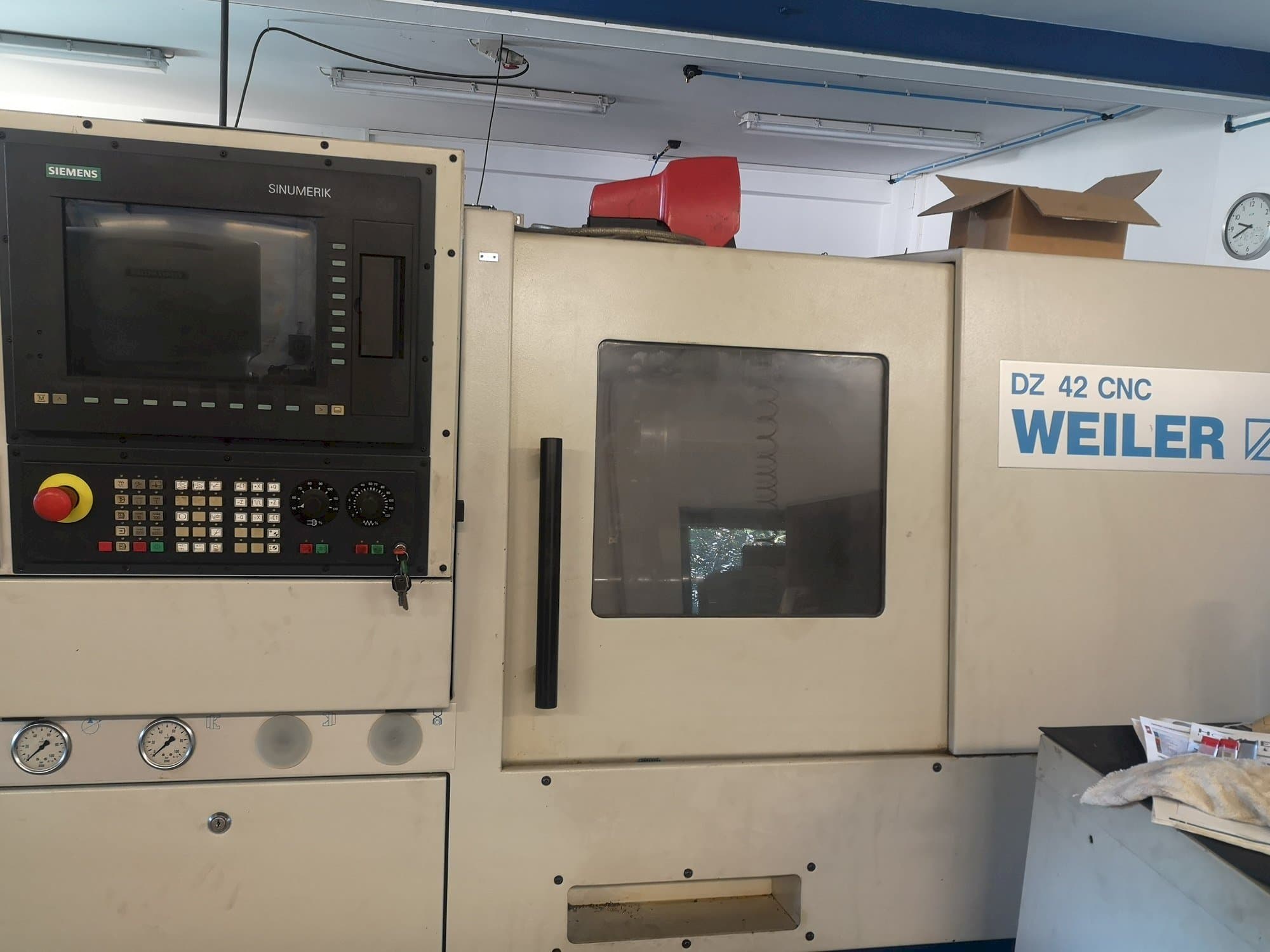 Vooraanzicht  van Weiler DZ 42  machine