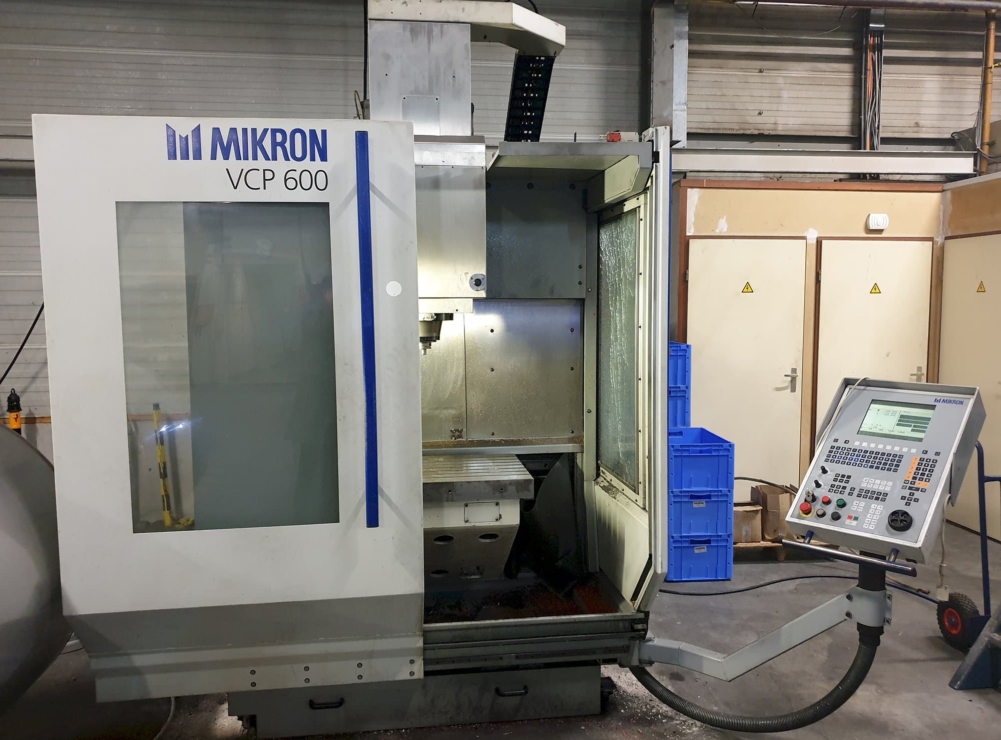 Vooraanzicht  van MIKRON VCP 600 machine