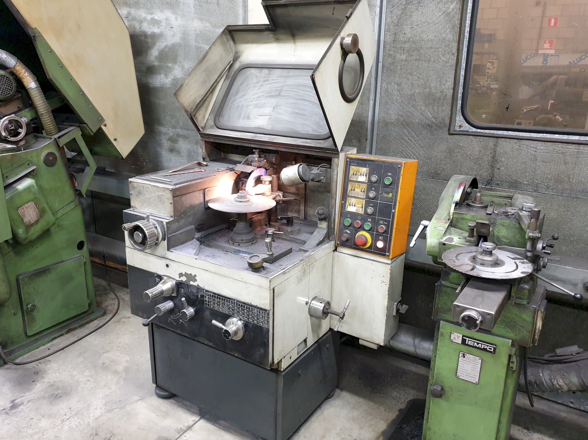 Recht aanzicht  van Loroch K400 machine