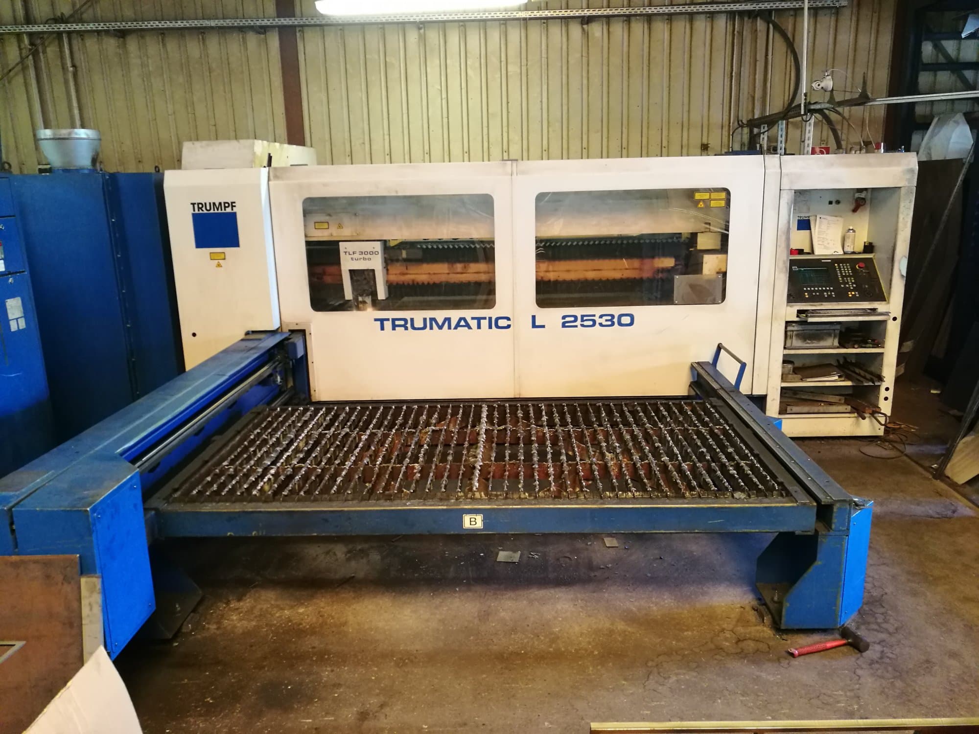 Vooraanzicht  van Trumpf Trumatic L2530 machine