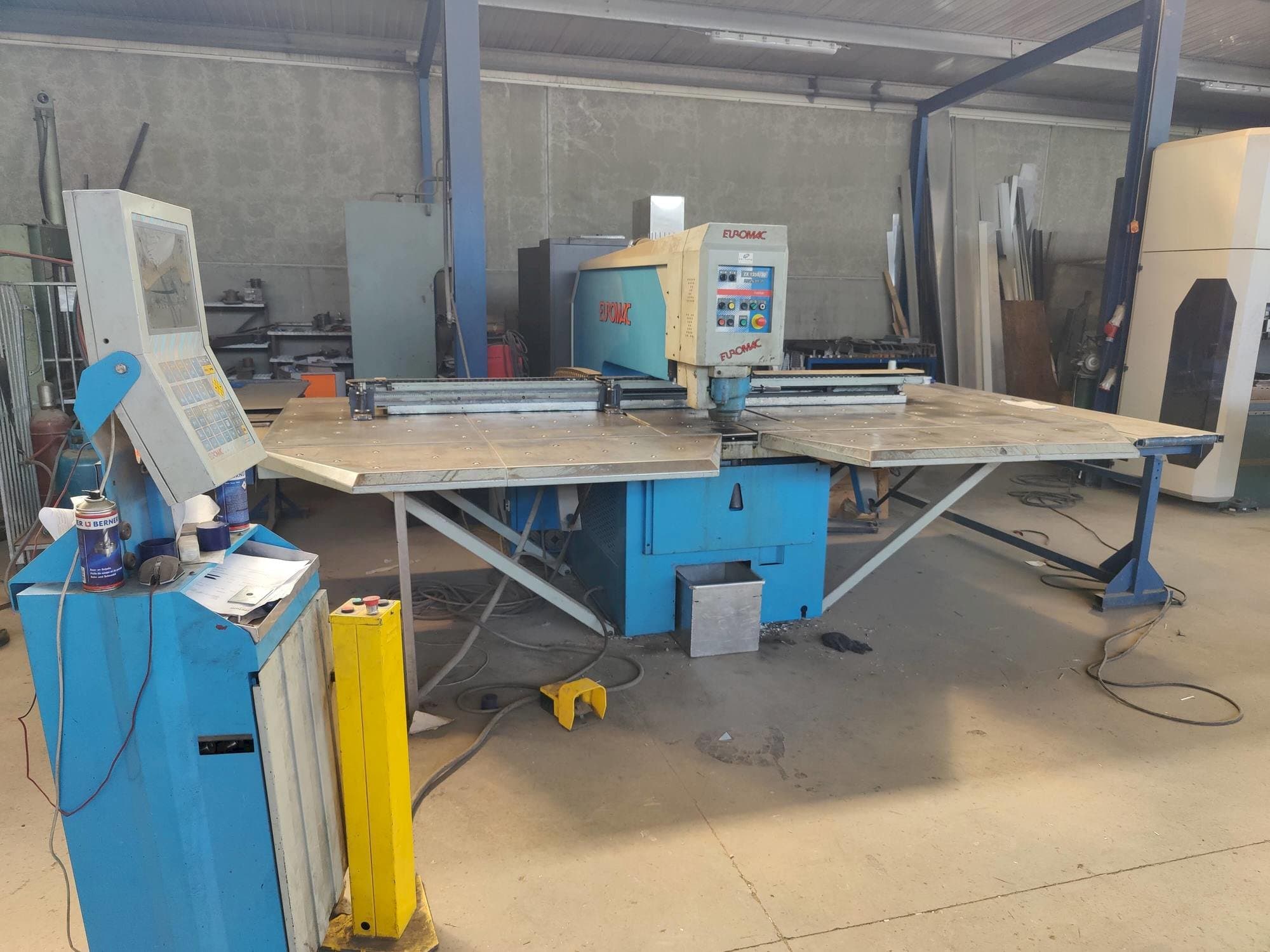 Vooraanzicht  van Euromac Z/1250/30  machine