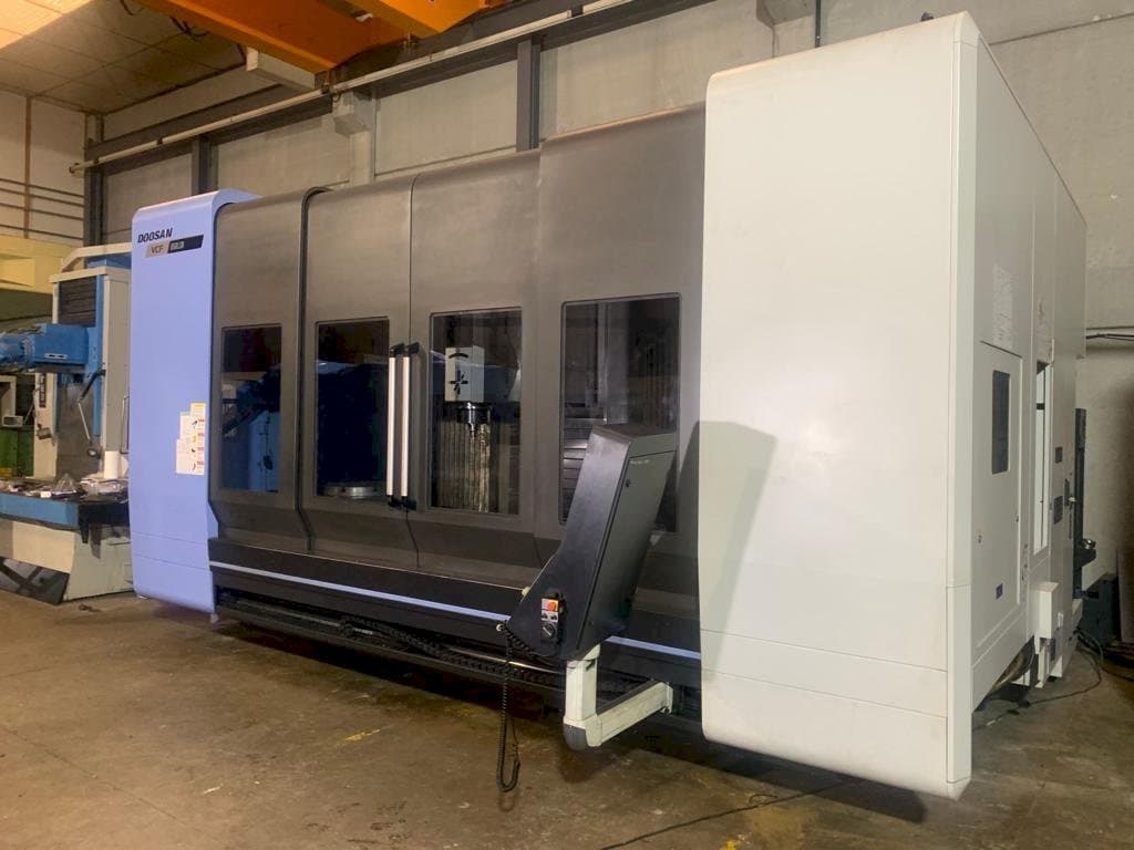 Vooraanzicht  van Doosan VCF 850 LSR  machine