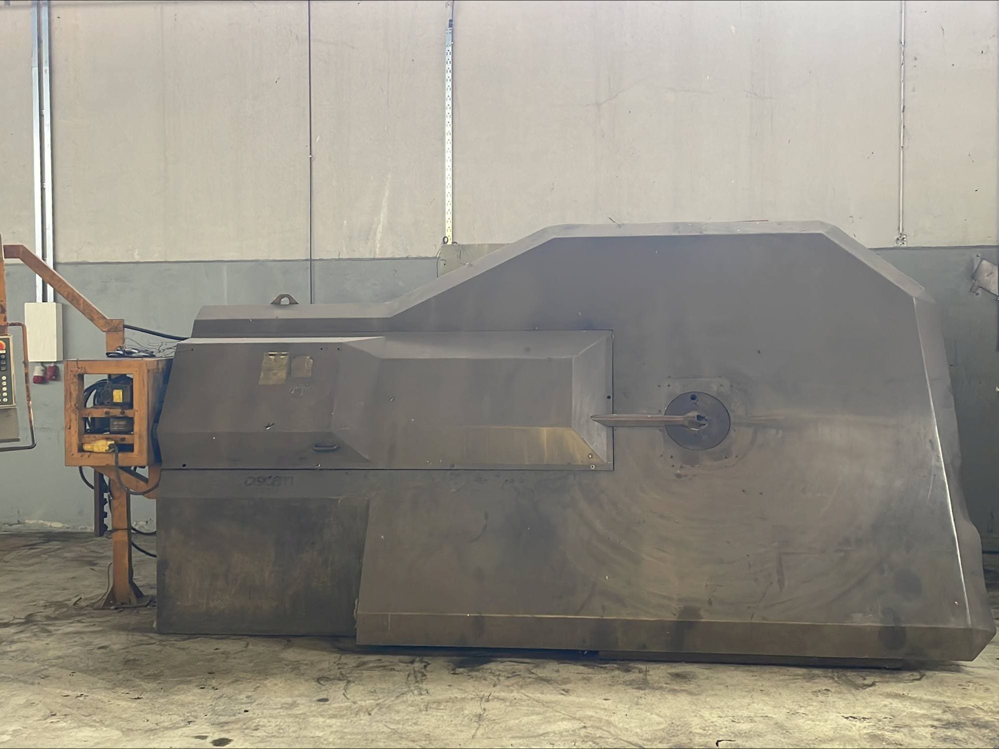 Vooraanzicht  van OSCAM MULTIBEND 16  machine