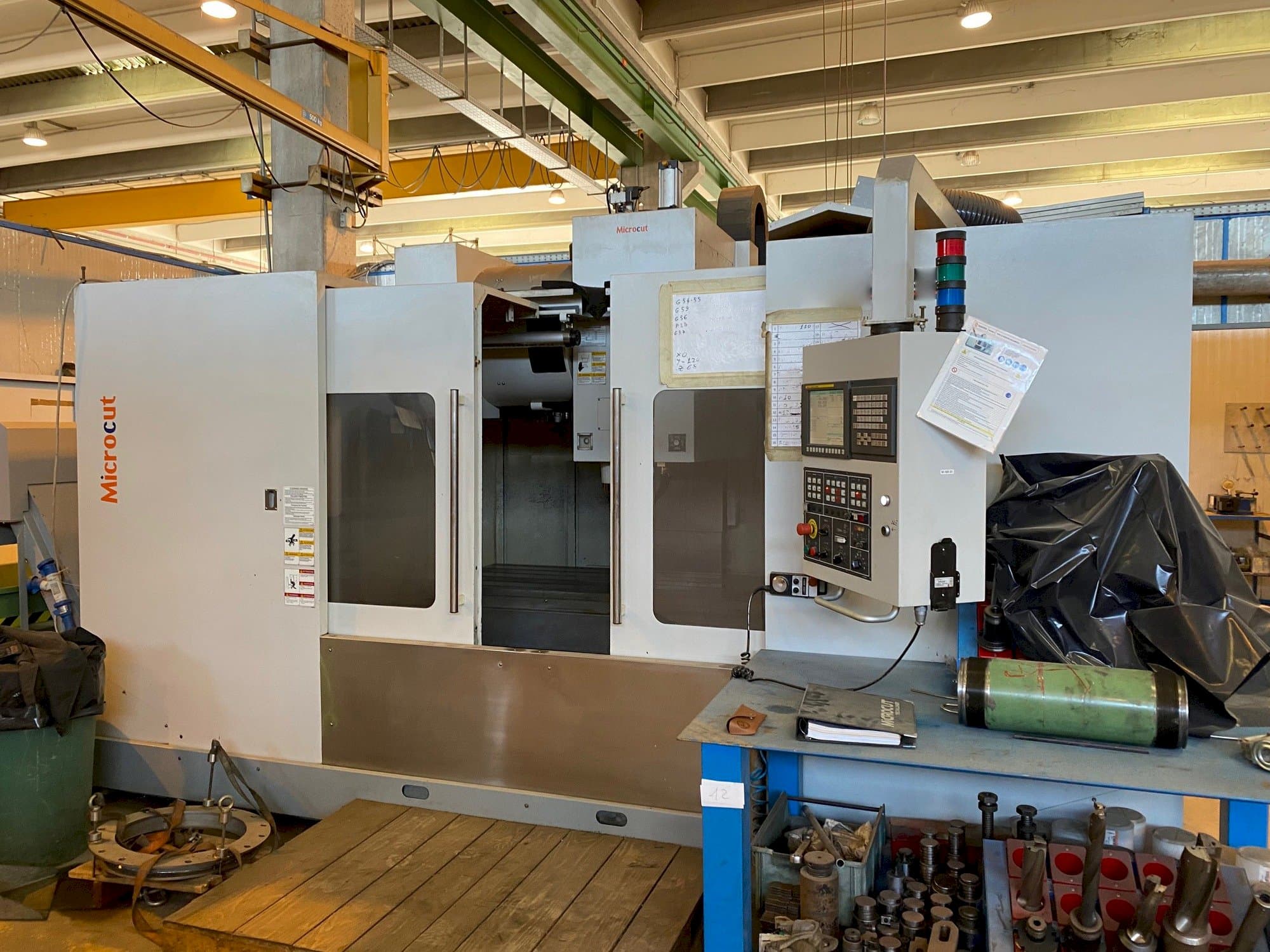 Vooraanzicht  van MICROCUT VMC-1600F  machine