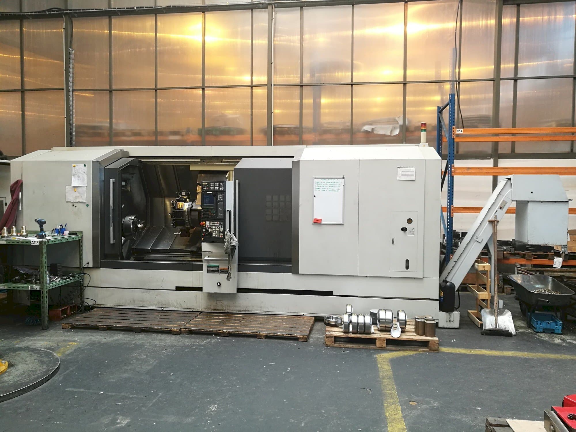 Vooraanzicht  van MORI SEIKI NL 3000 SY/2000  machine