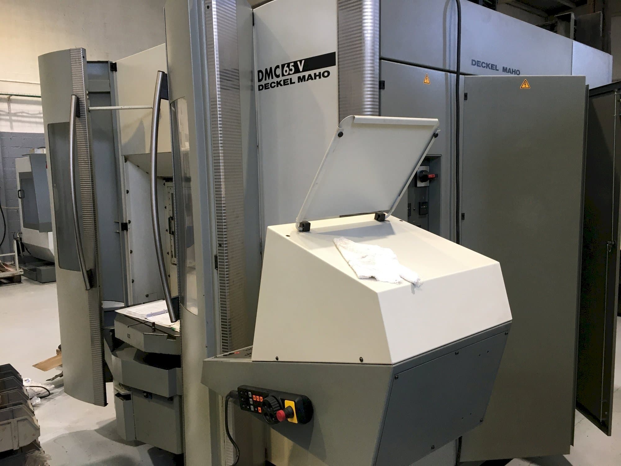 Vooraanzicht  van DECKEL MAHO DMC 65V  machine