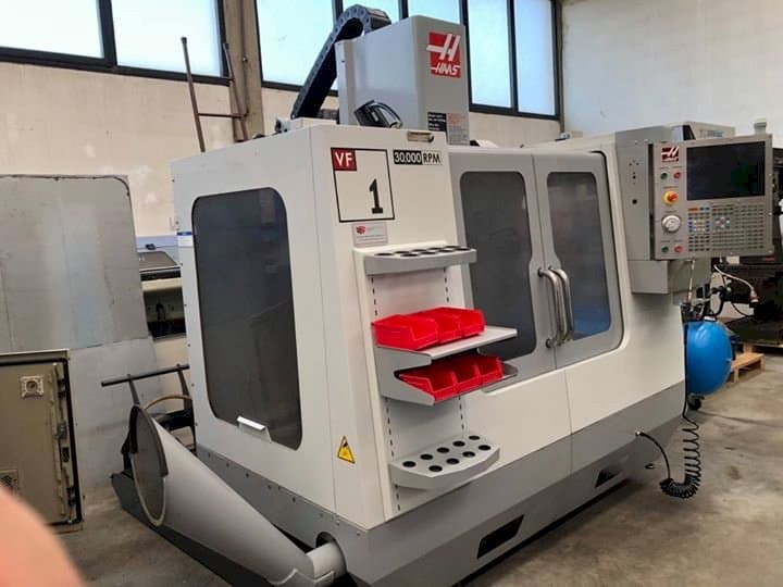 Vooraanzicht  van HAAS VF1 SS  machine