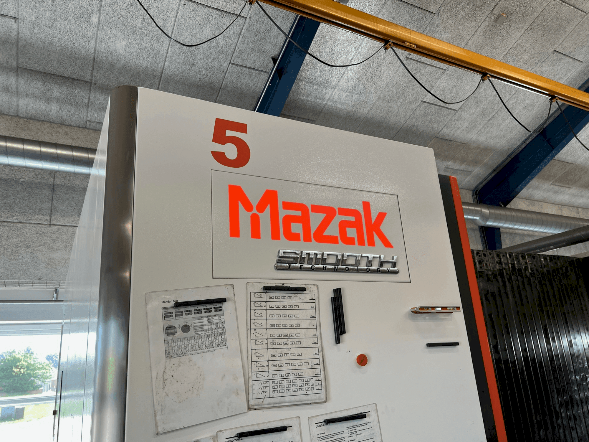 Vooraanzicht  van Mazak VTC-530C  machine