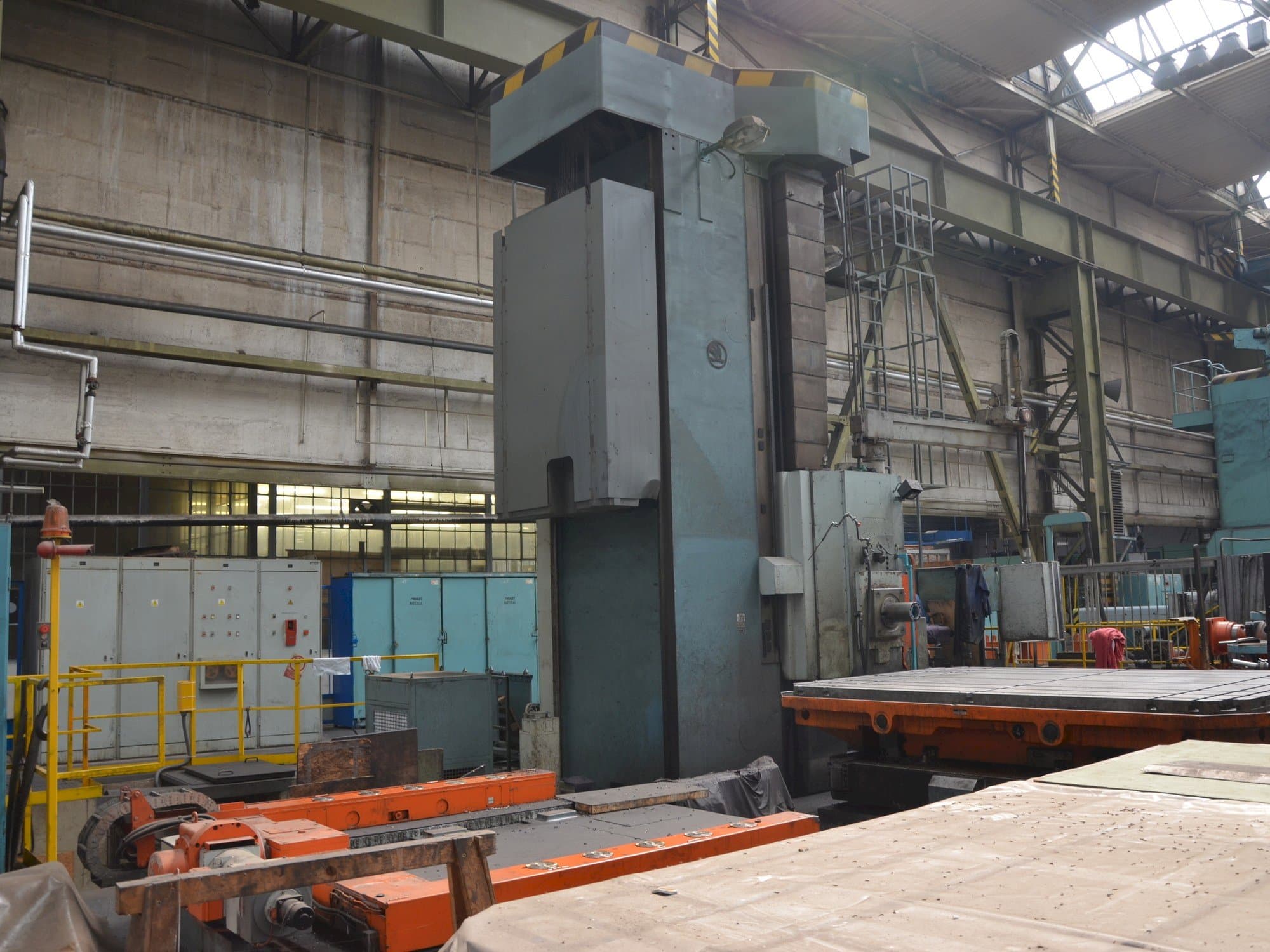 Linkerzijdeaanzicht  van SKODA W 180NC  machine