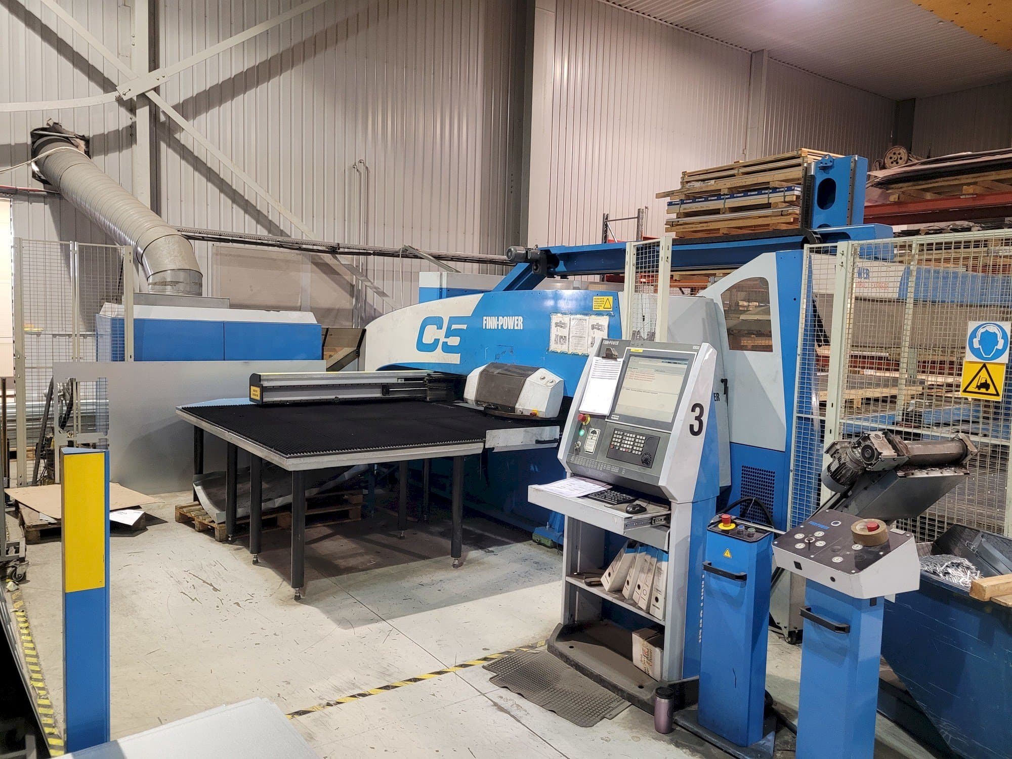 Vooraanzicht  van Finn-Power C5 12 43 with Compact Express  machine