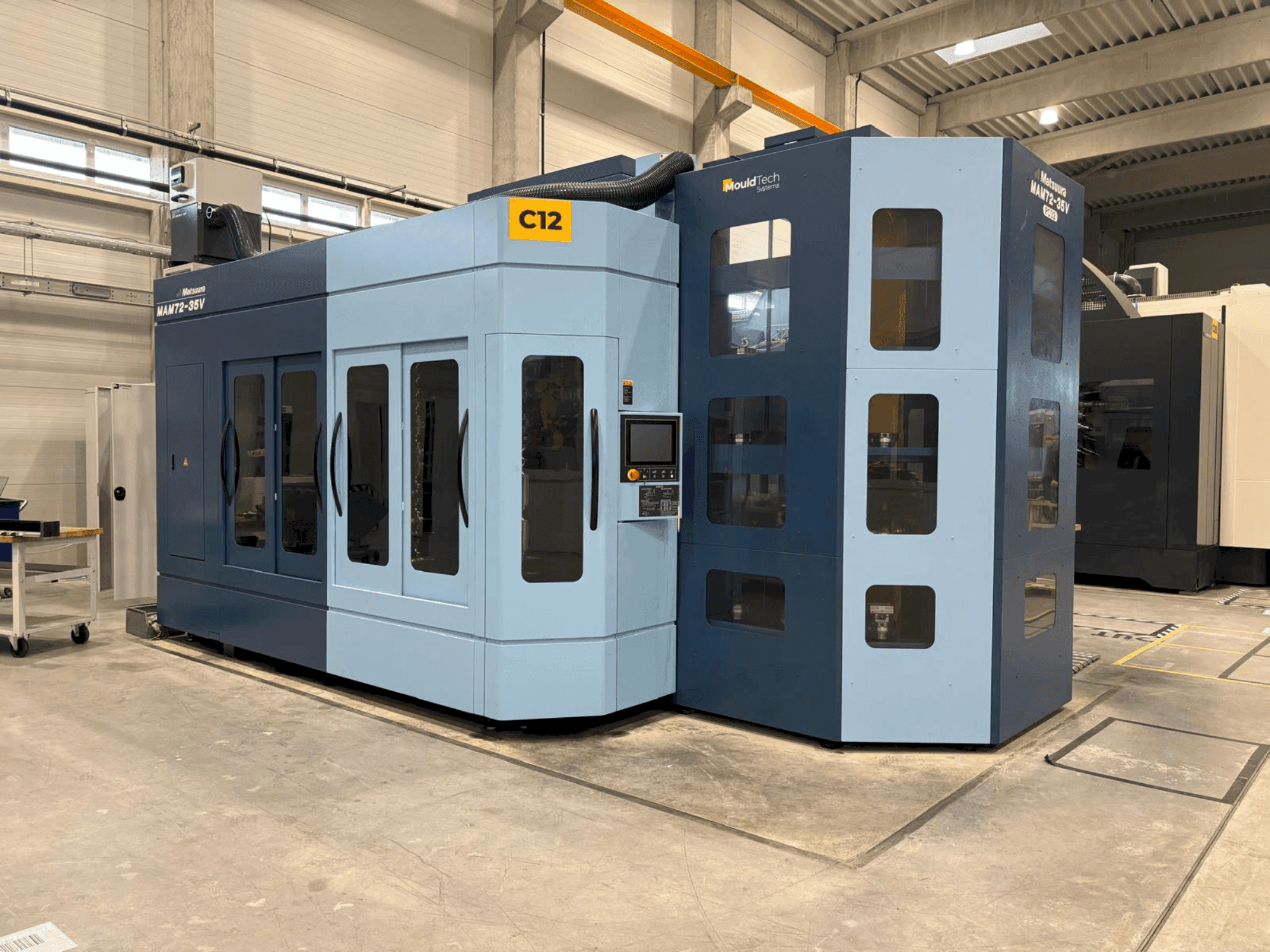 Vooraanzicht  van Matsuura MAM72-35V  machine