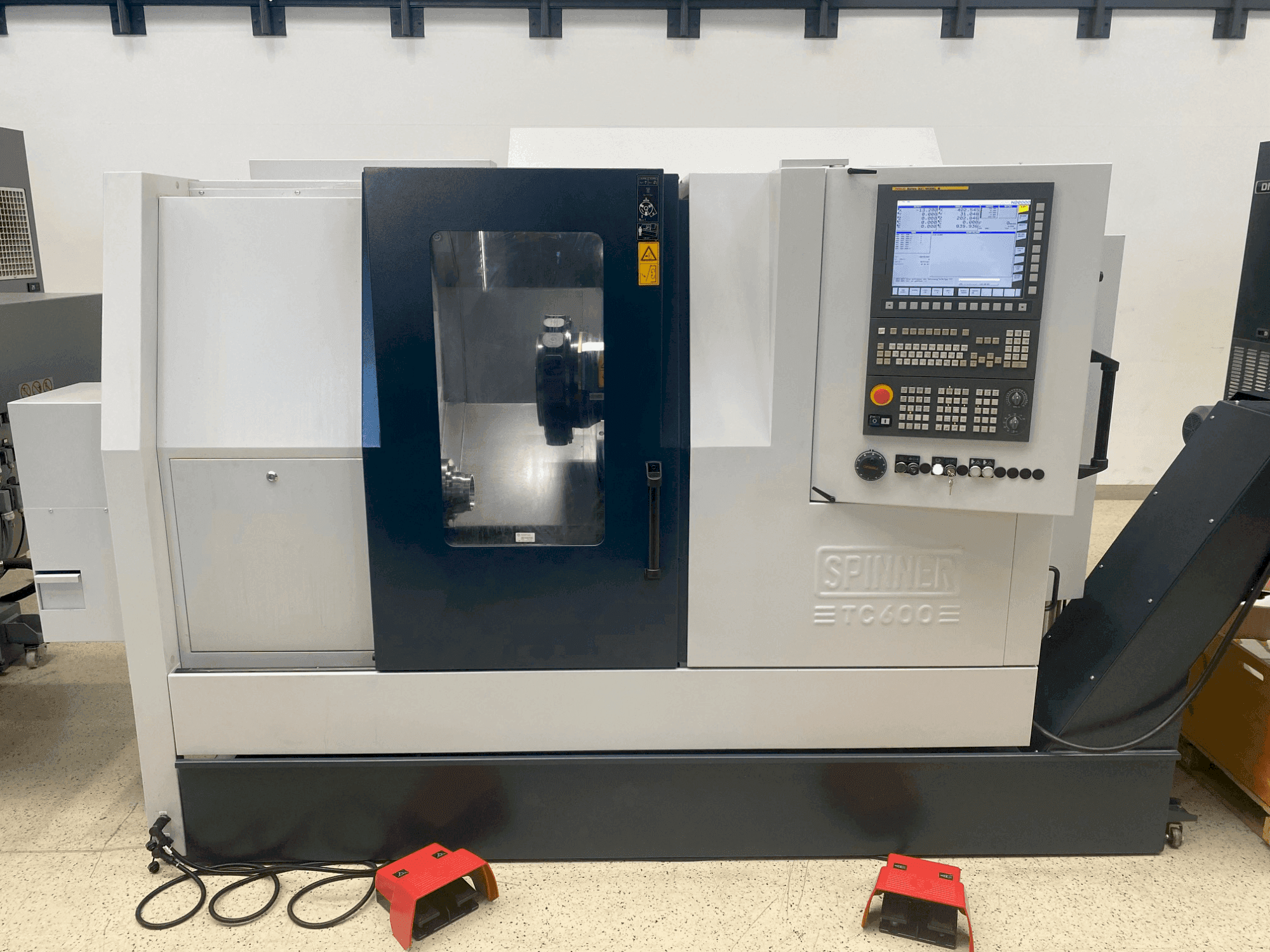 Vooraanzicht  van SPINNER TC600-65-MCY  machine