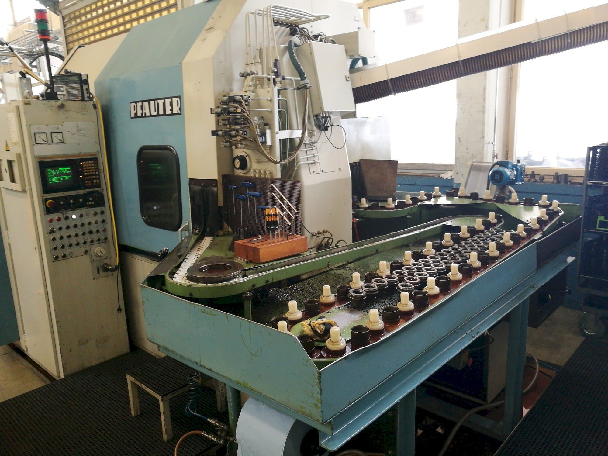 Vooraanzicht  van Pfauter PA 320 NC  machine