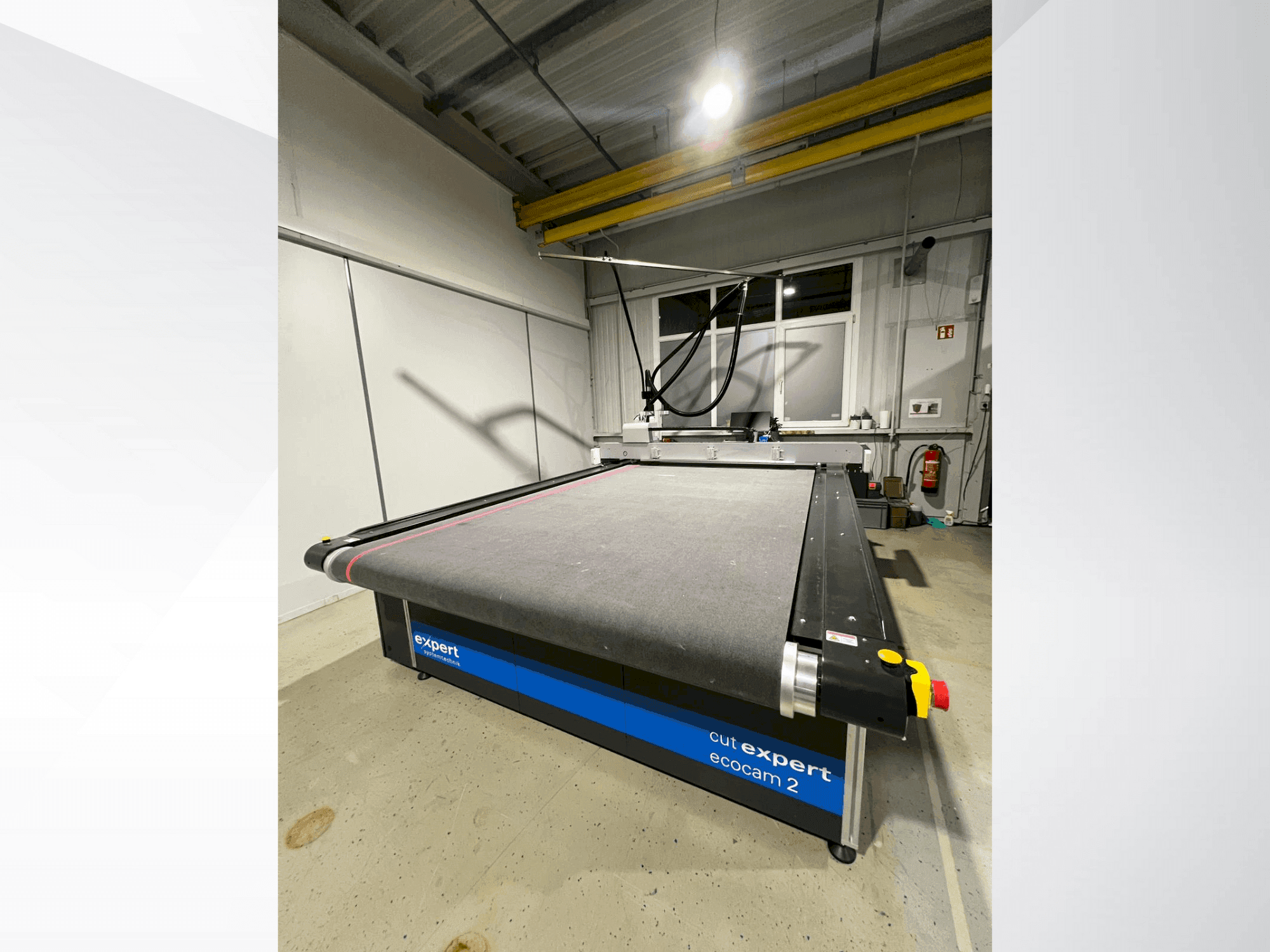 Vooraanzicht  van EXPERT cut Expert ecocam 2  machine