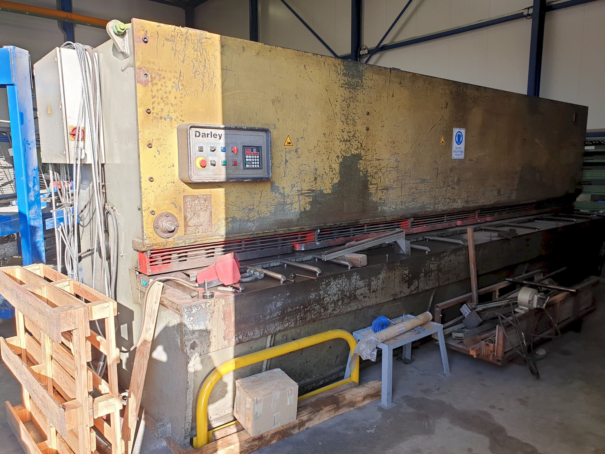 Links zicht  van Darley VS 6100X8 machine