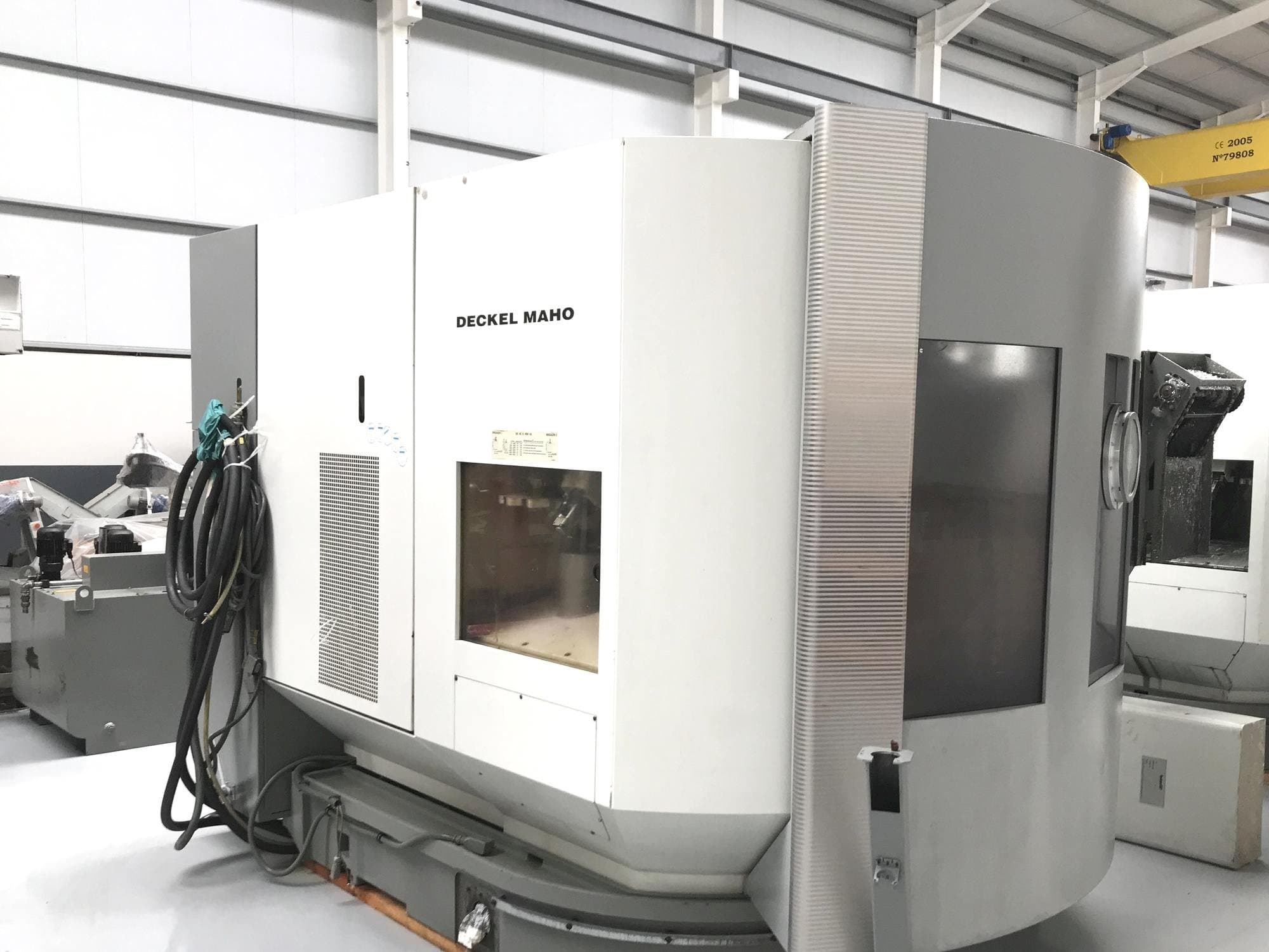 Vooraanzicht van DECKEL MAHO DMU80T machine