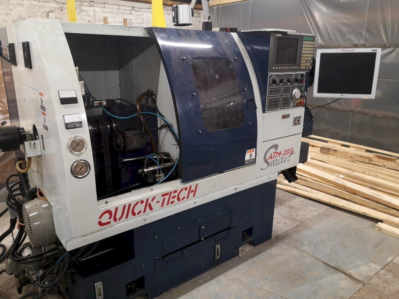 Vooraanzicht van Quick-Tech ATM 20S machine
