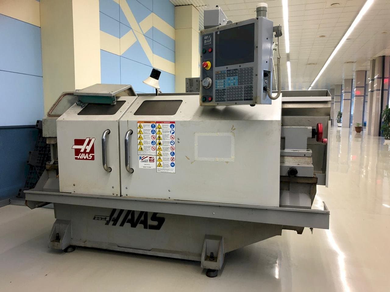 Vooraanzicht  van HAAS TL-2HE  machine