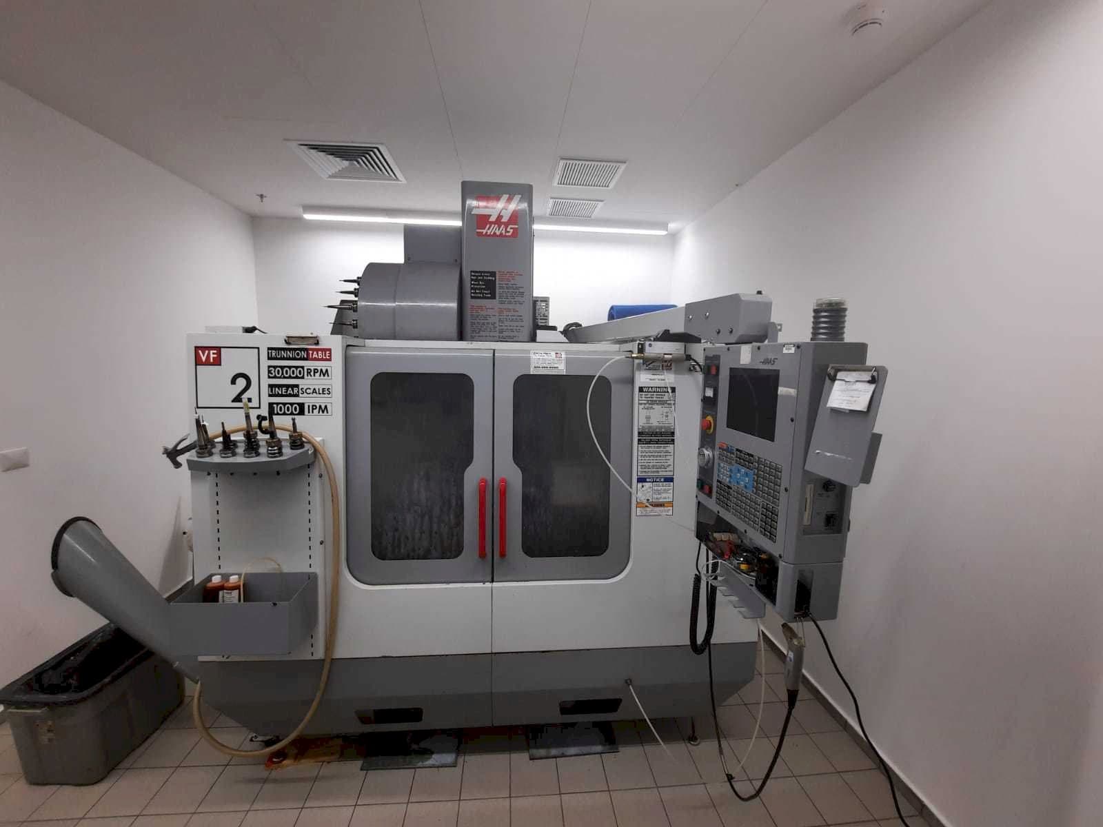 Vooraanzicht van HAAS VF2 machine