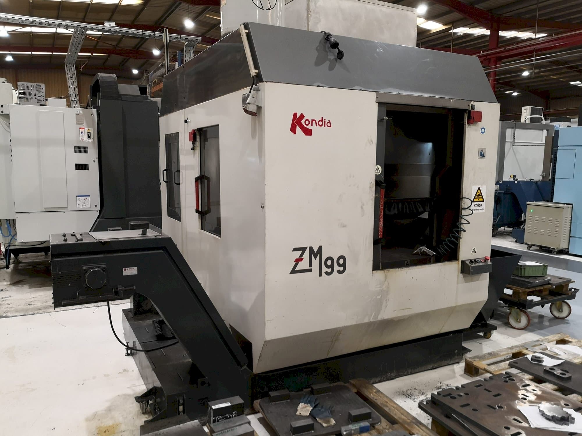 Vooraanzicht  van KONDIA ZM99  machine