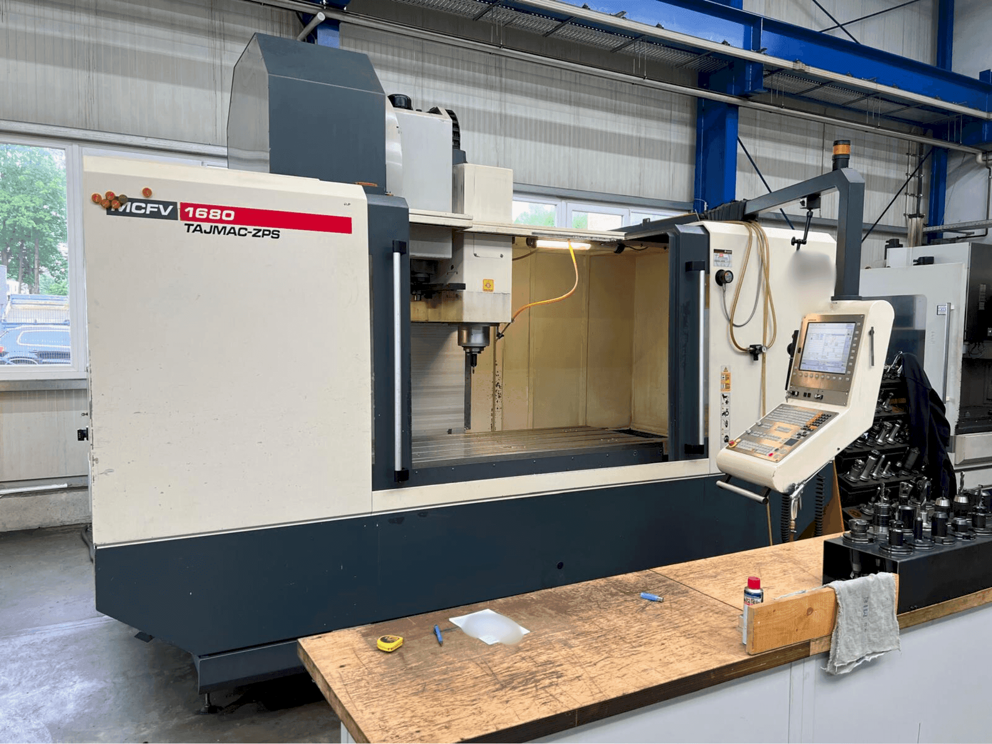 Vooraanzicht  van TAJMAC-ZPS MCFV 1680  machine