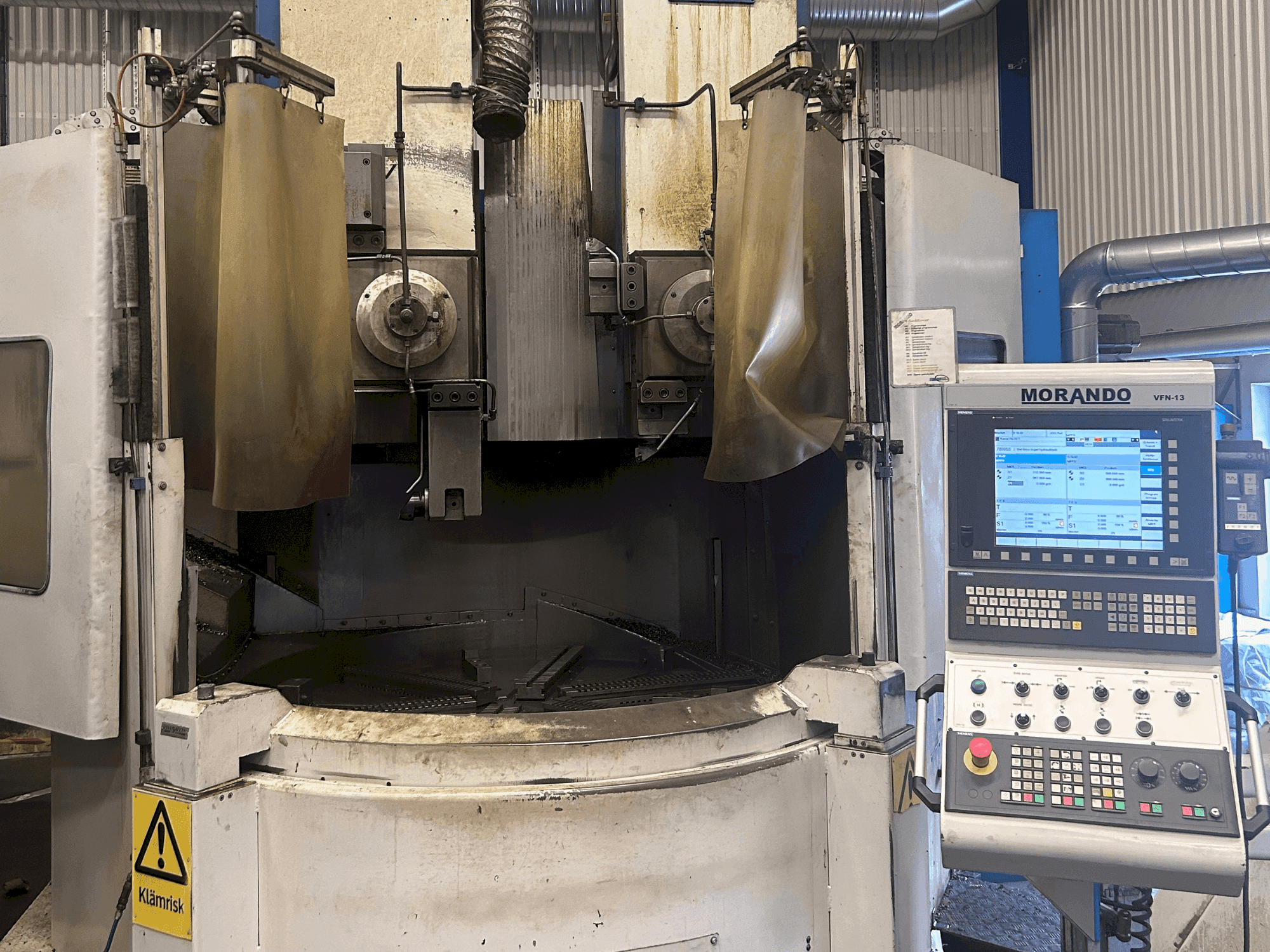 Vooraanzicht  van MORANDO VFN13  machine