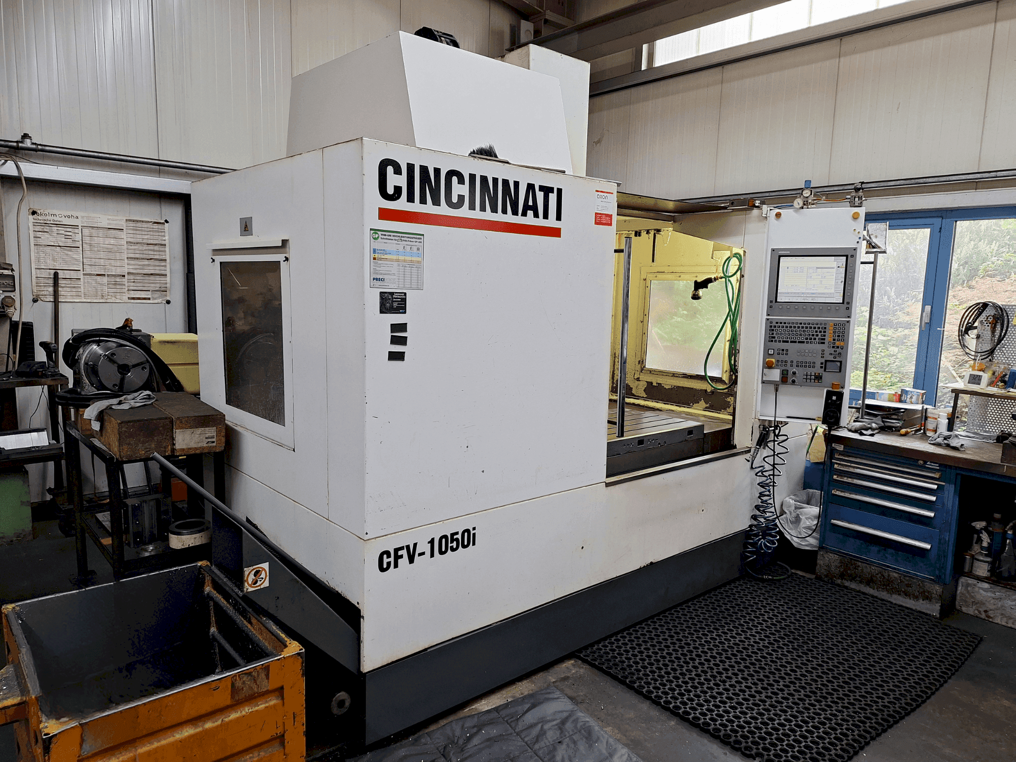 Vooraanzicht  van Cincinnati CFV-1050i  machine