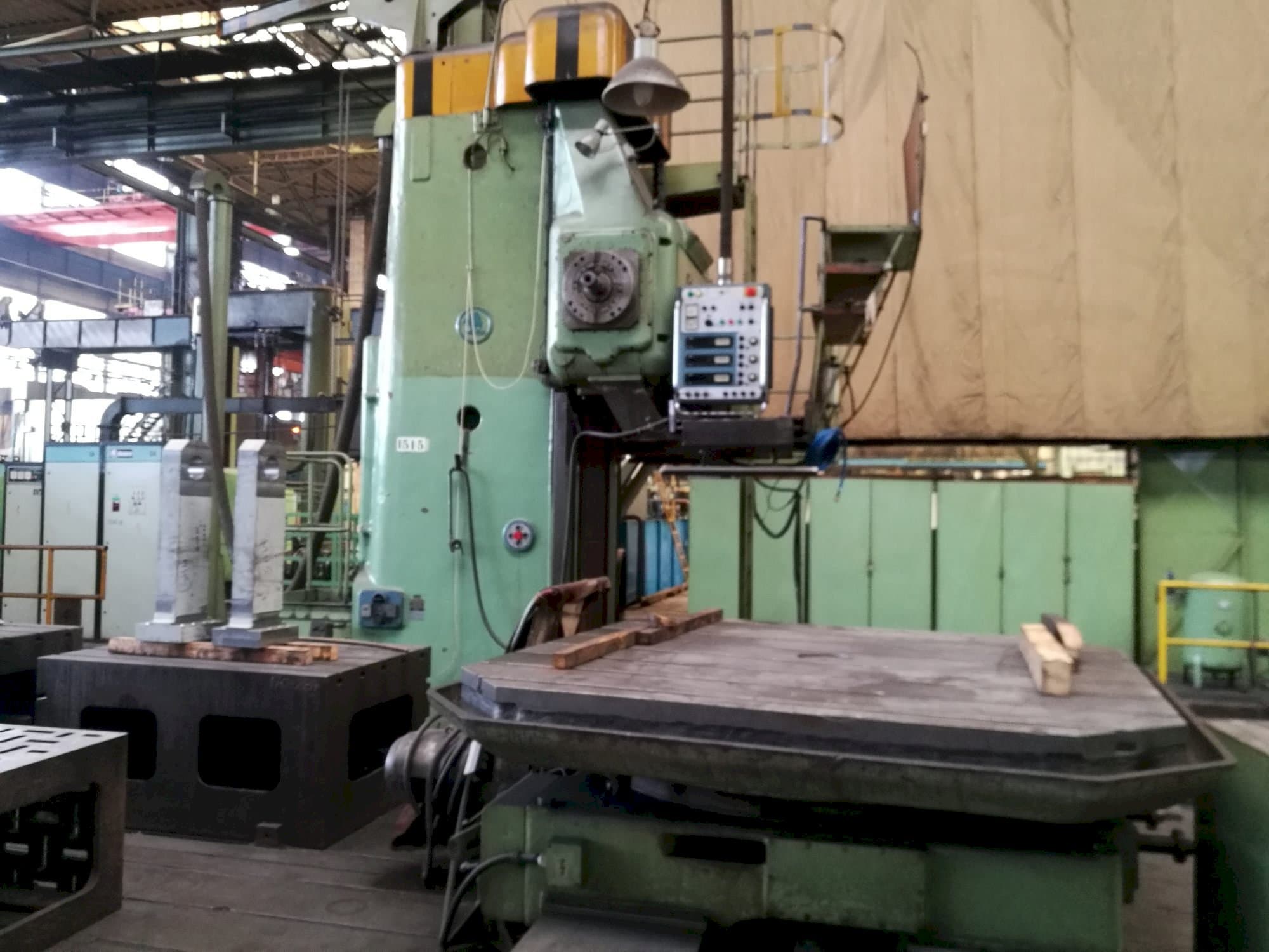 Vooraanzicht  van SKODA WD 160  machine