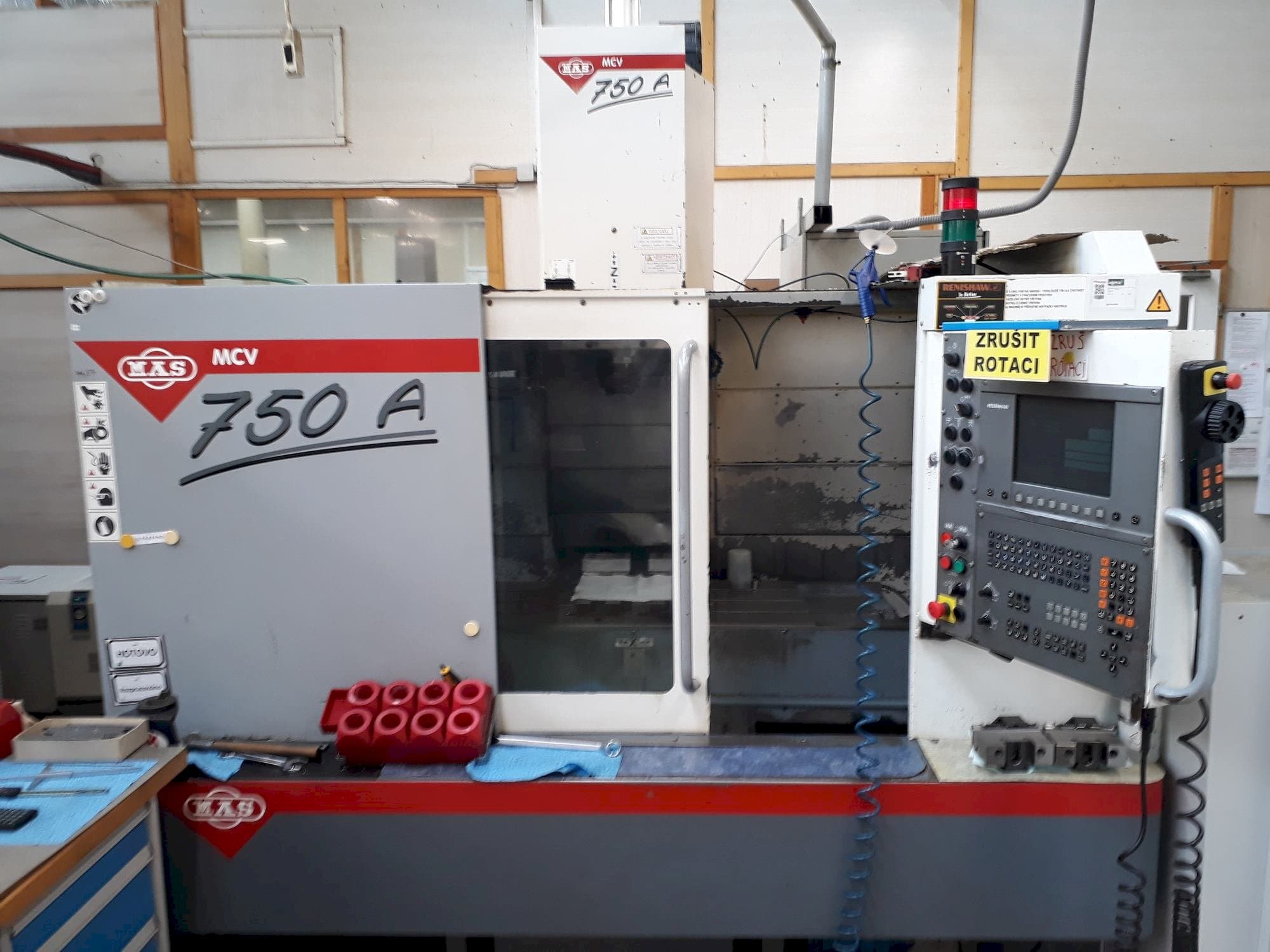 Vooraanzicht  van KOVOSVIT MAS MCV 750A  machine